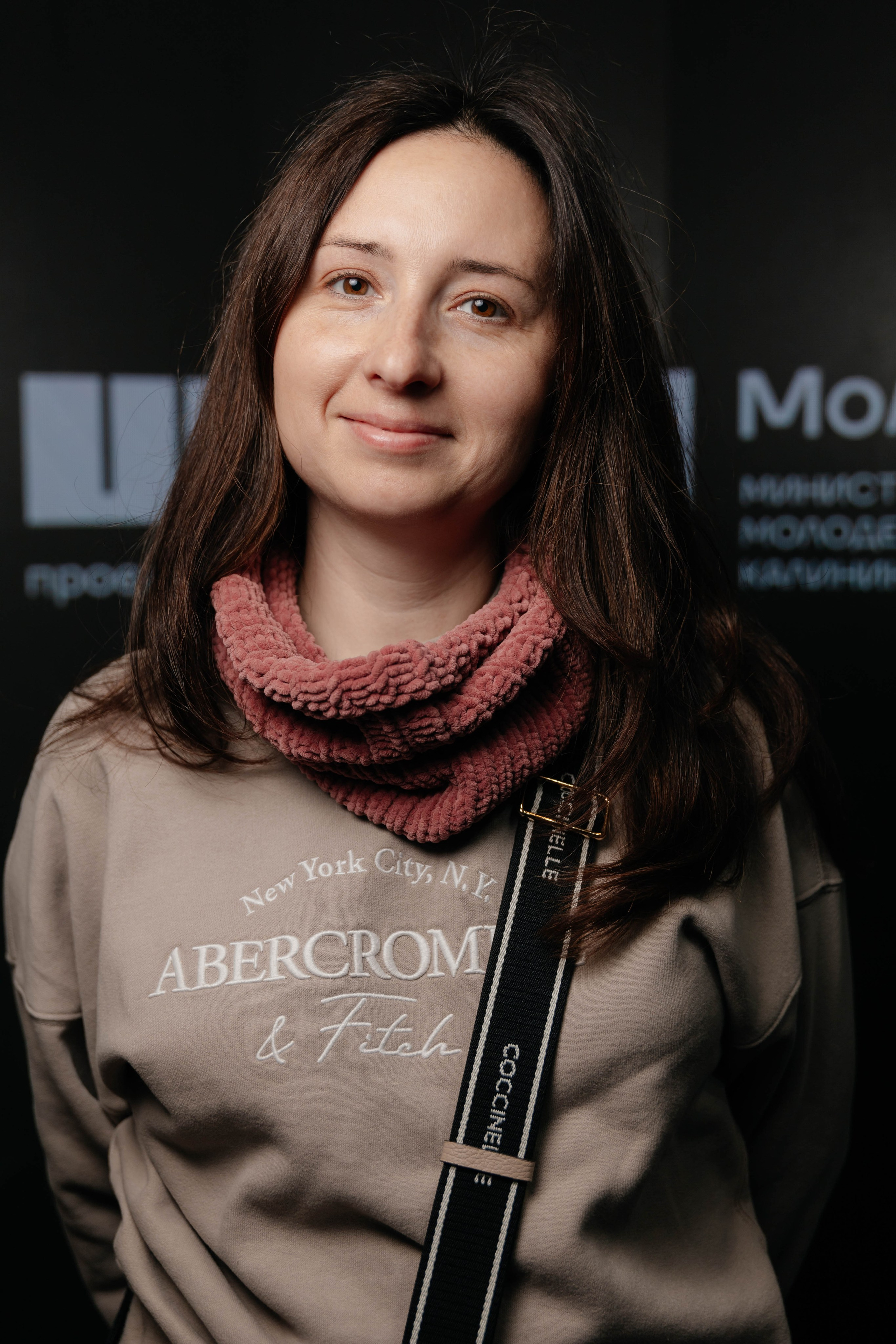 Портреты на выставке Россия проект ШУМ. Репортажный фотограф в Москве Лера Зиновьева