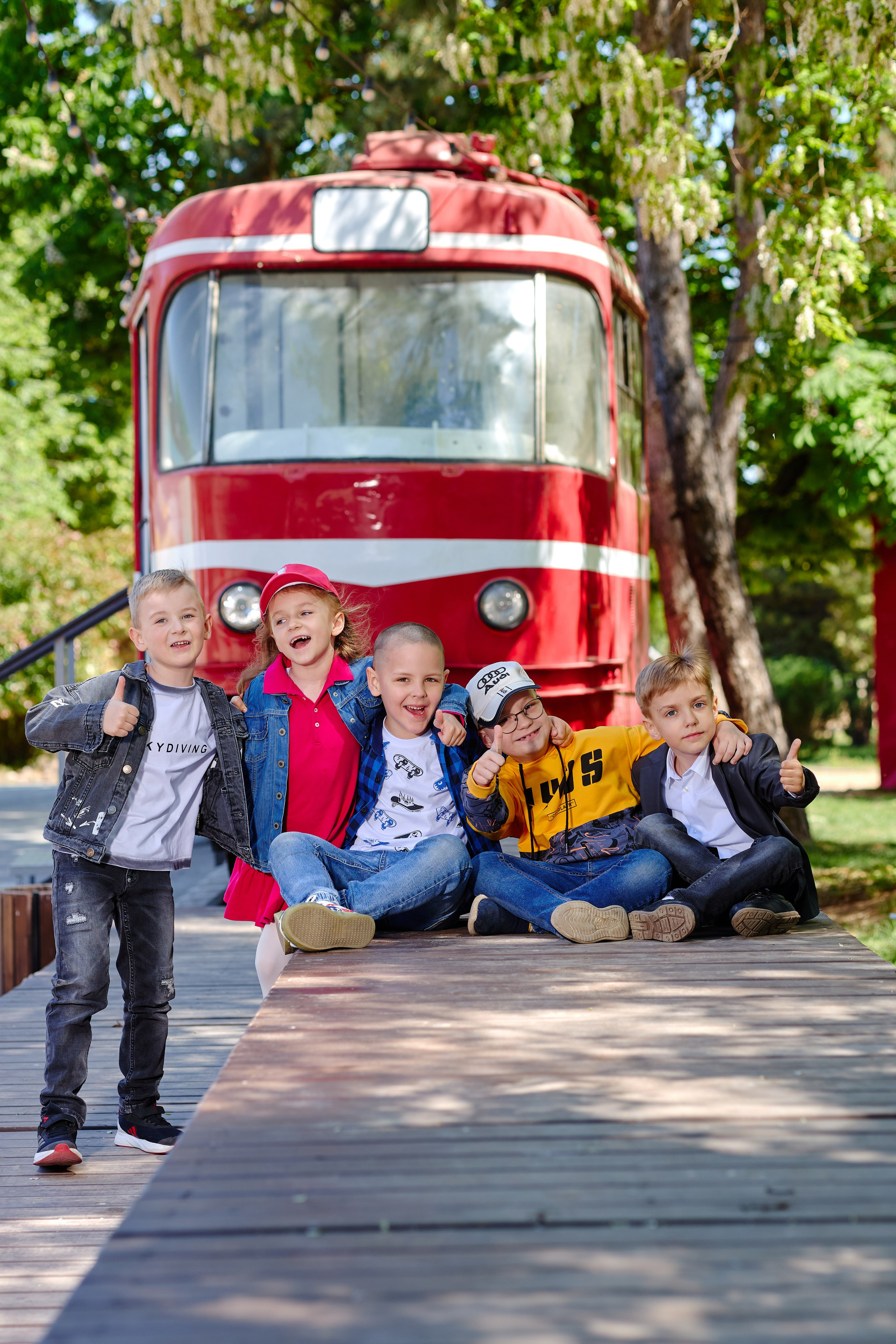 Сьемка в парке для выпускного альбома детский садик № 20. Фотограф Выпускные альбомы Таганрог Сергей Коробченко