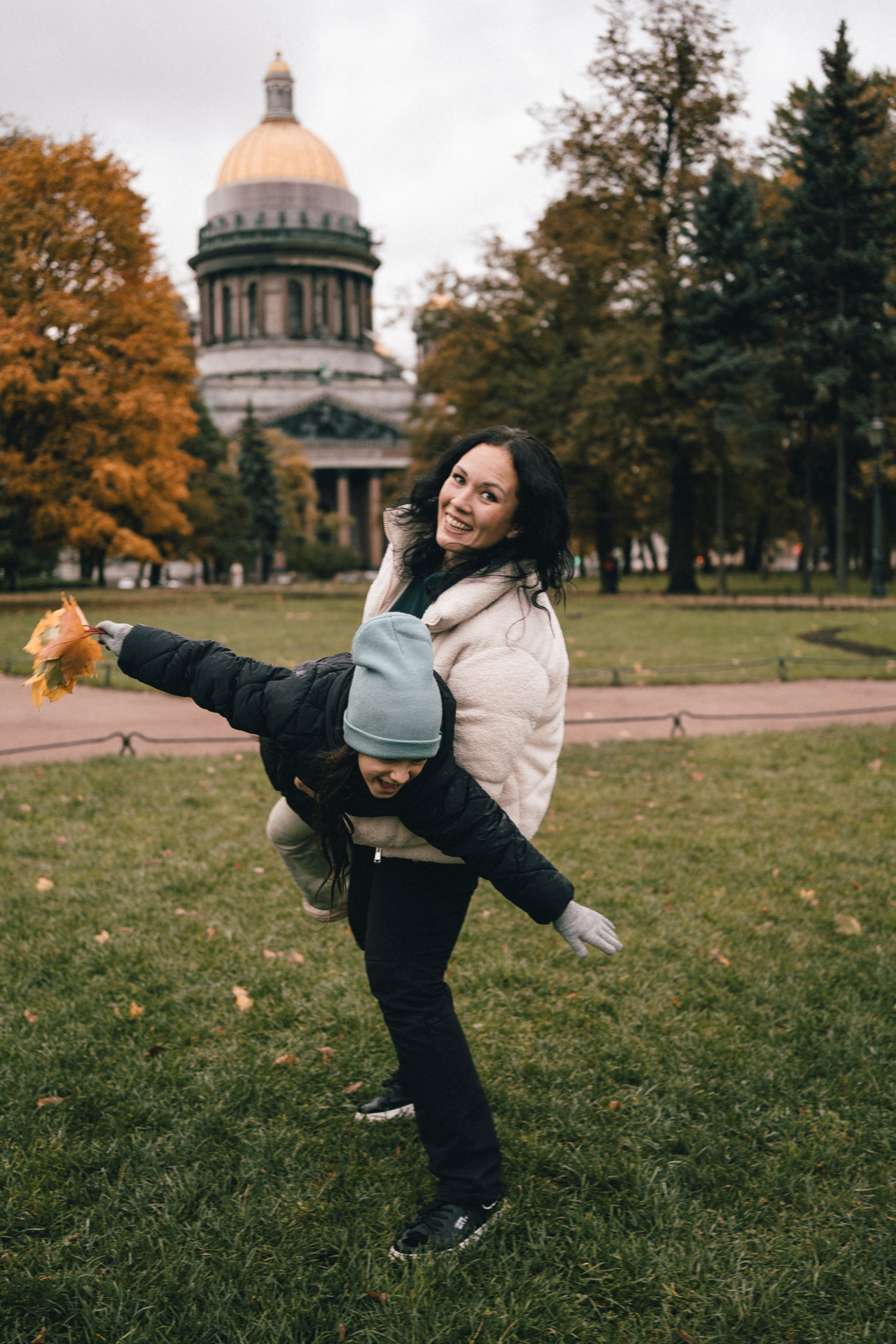 Мама, сын и дочка. Репортажный фотограф в Санкт-Петербурге. Фотограф на мероприятие в СПБ