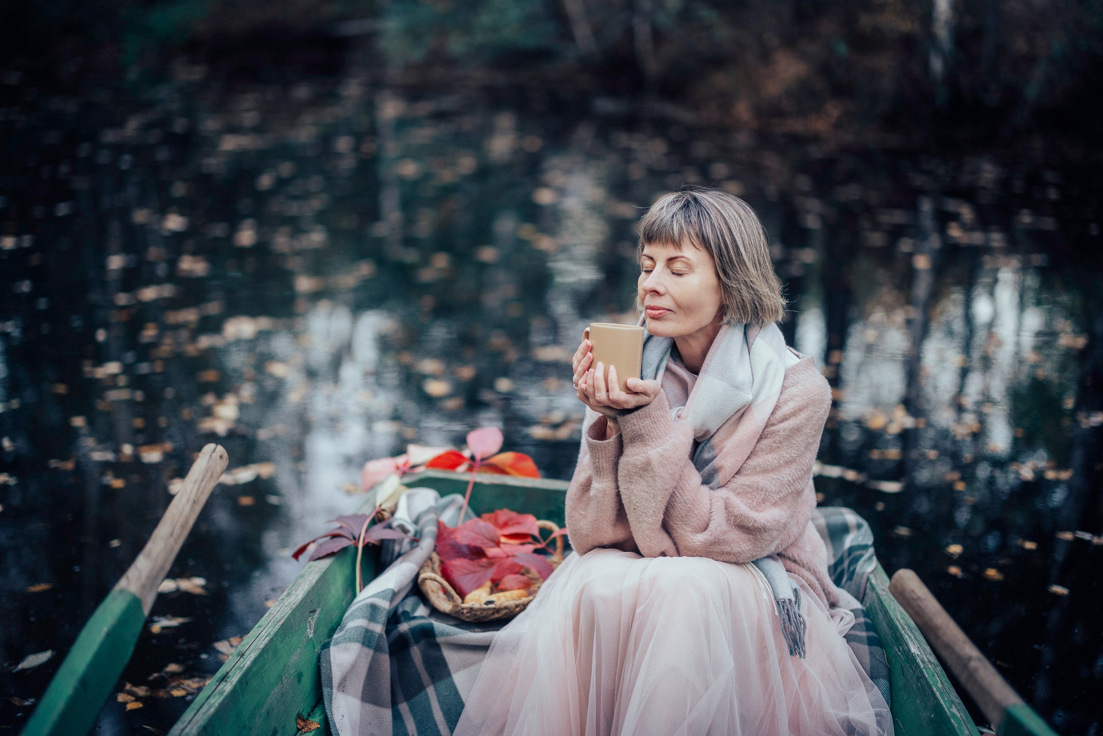 Лодка на Озере — природная локация для фотосессий в Зачарованном саду, Екатеринбург. Фотостудия «Зачарованный Сад» в 20 минутах от центра Екатеринбурга