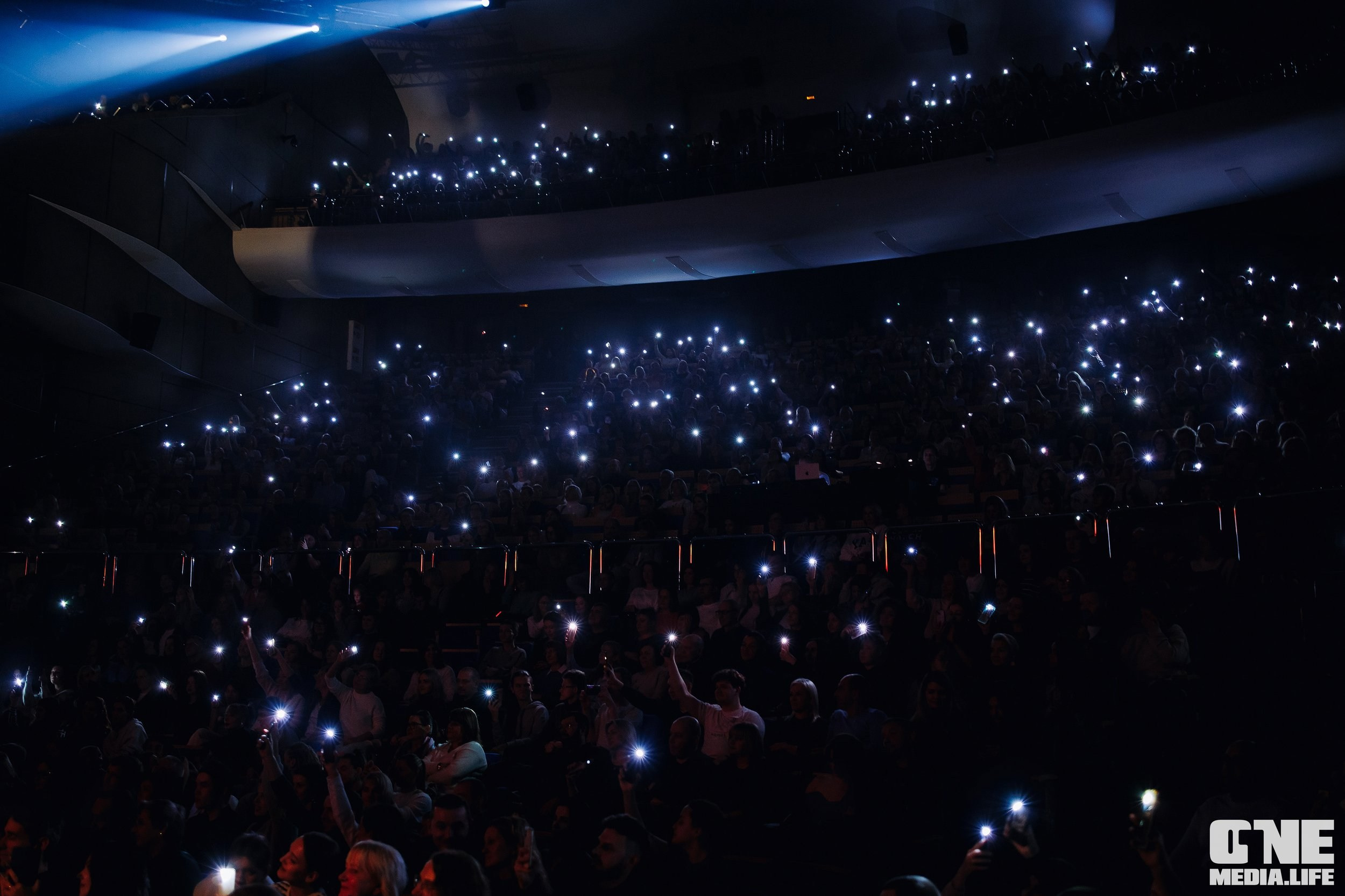 Фоторепортаж с концерта Ёлки. One Media Life: фоторепортажи, фотоотчеты с мероприятий и заведений