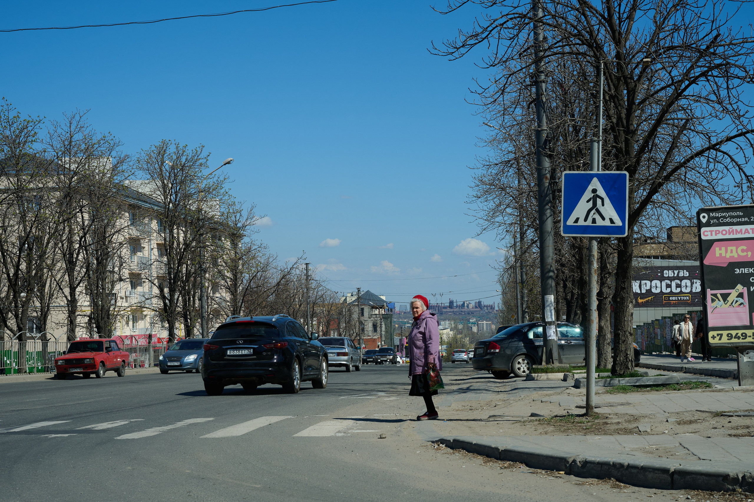 Уличные фотографии Мариуполя. Мариуполь 2024. Весенний Мариуполь. Фотограф Роман Адлер.