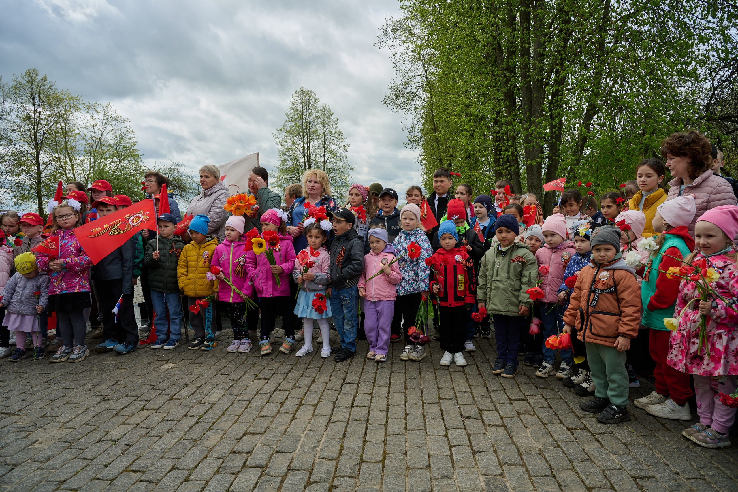 Памяти подвигу Кремлевских курсантов. Ярополец. Фотограф Роман Адлер