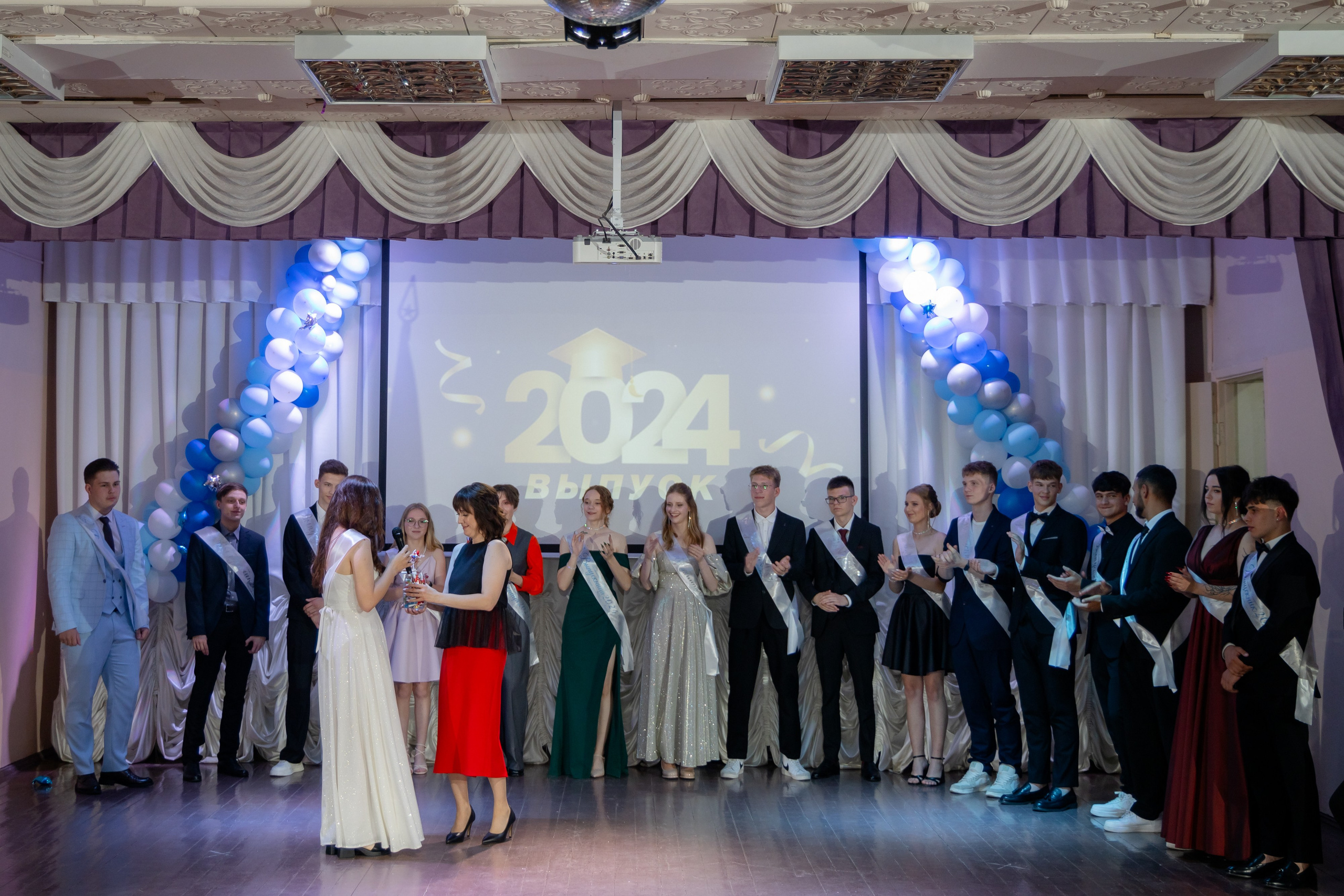 Школьный выпускной 2024 год в Соколе (Минск). Свадебный фотограф в Минске/Беларуси Сергей Спиридонов