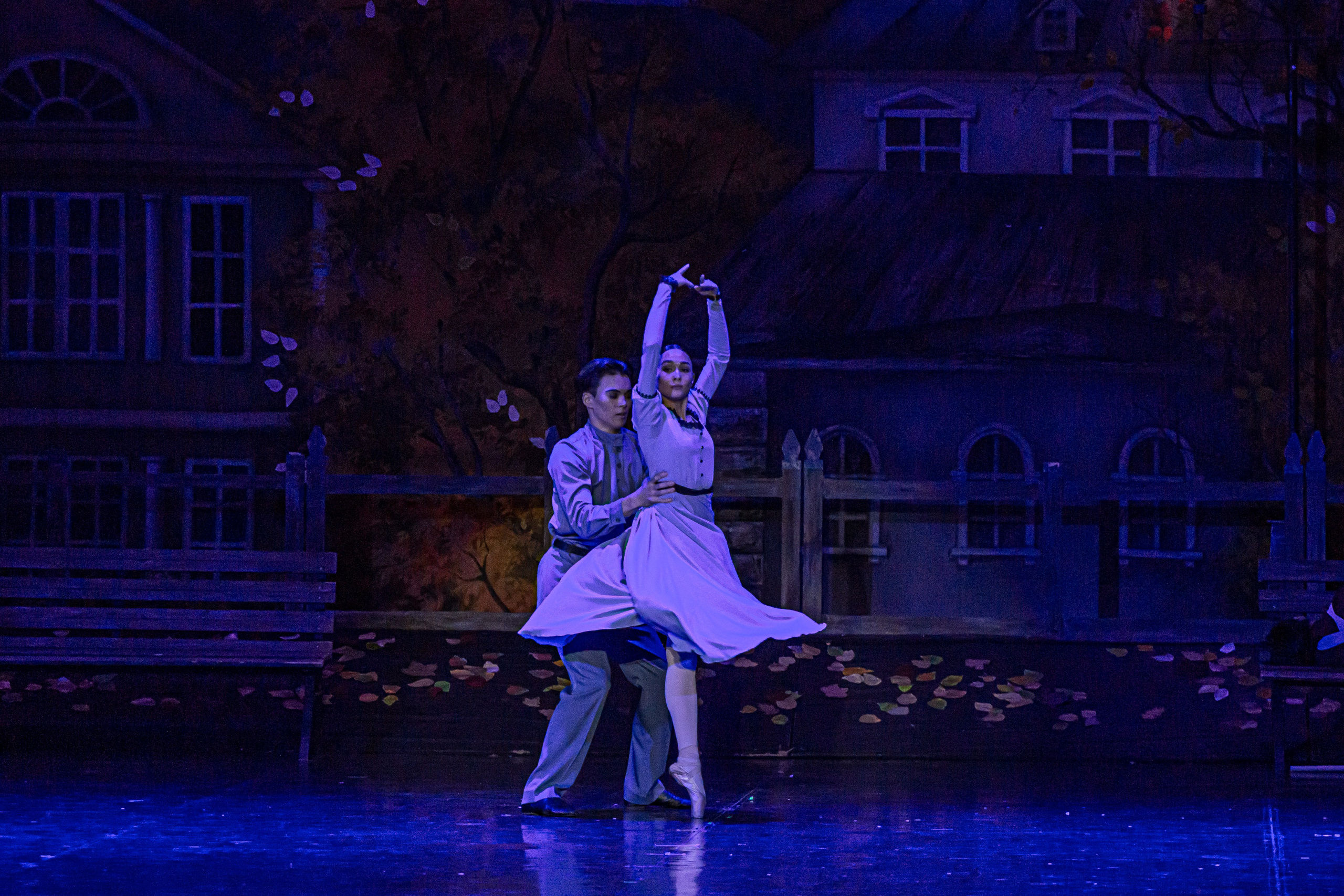 Анюта — спектакль — премьера на сцене Зимнего театра Марийского театра оперы и балета. Фотограф в Сочи Юрий Шептаев