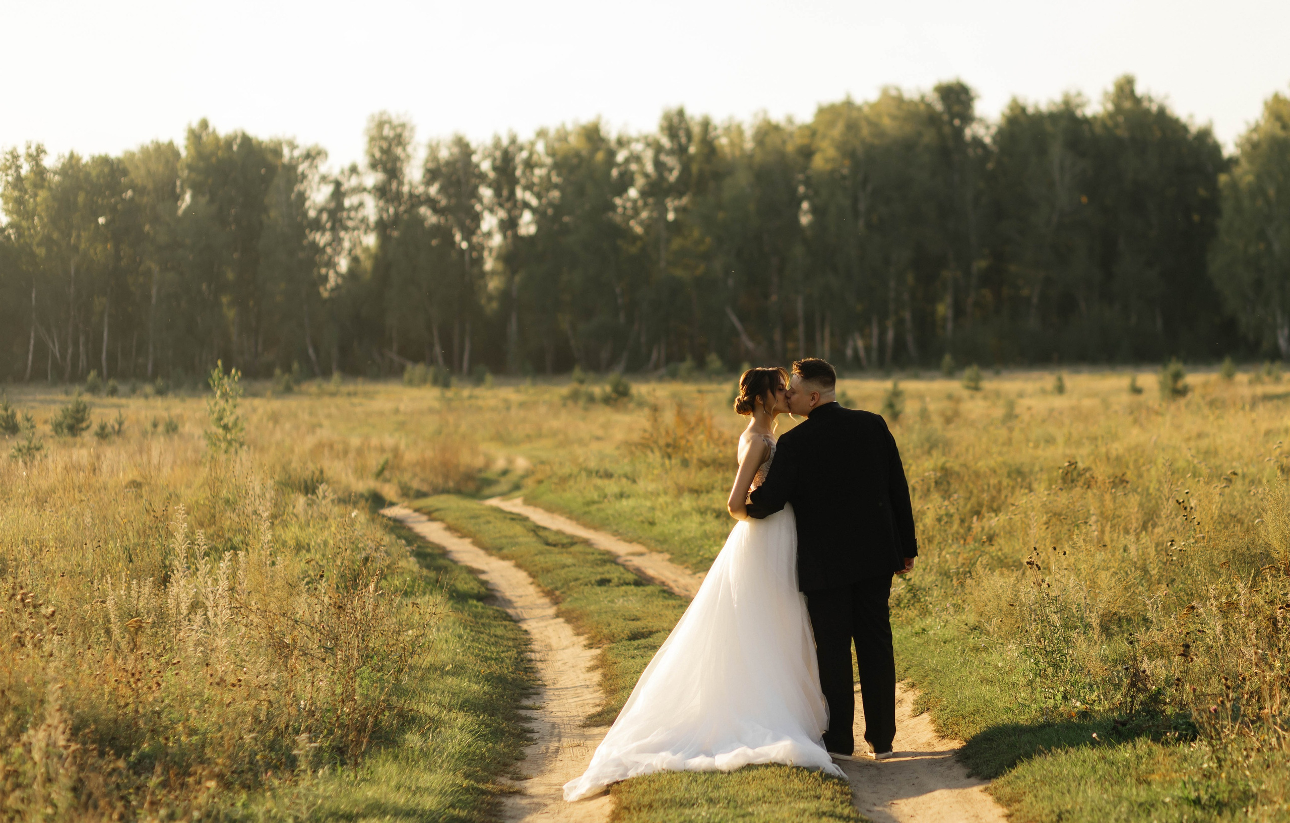 Свадебная история. Лесной Виладж. Свадебный и семейный фотограф Рассказова Виктория