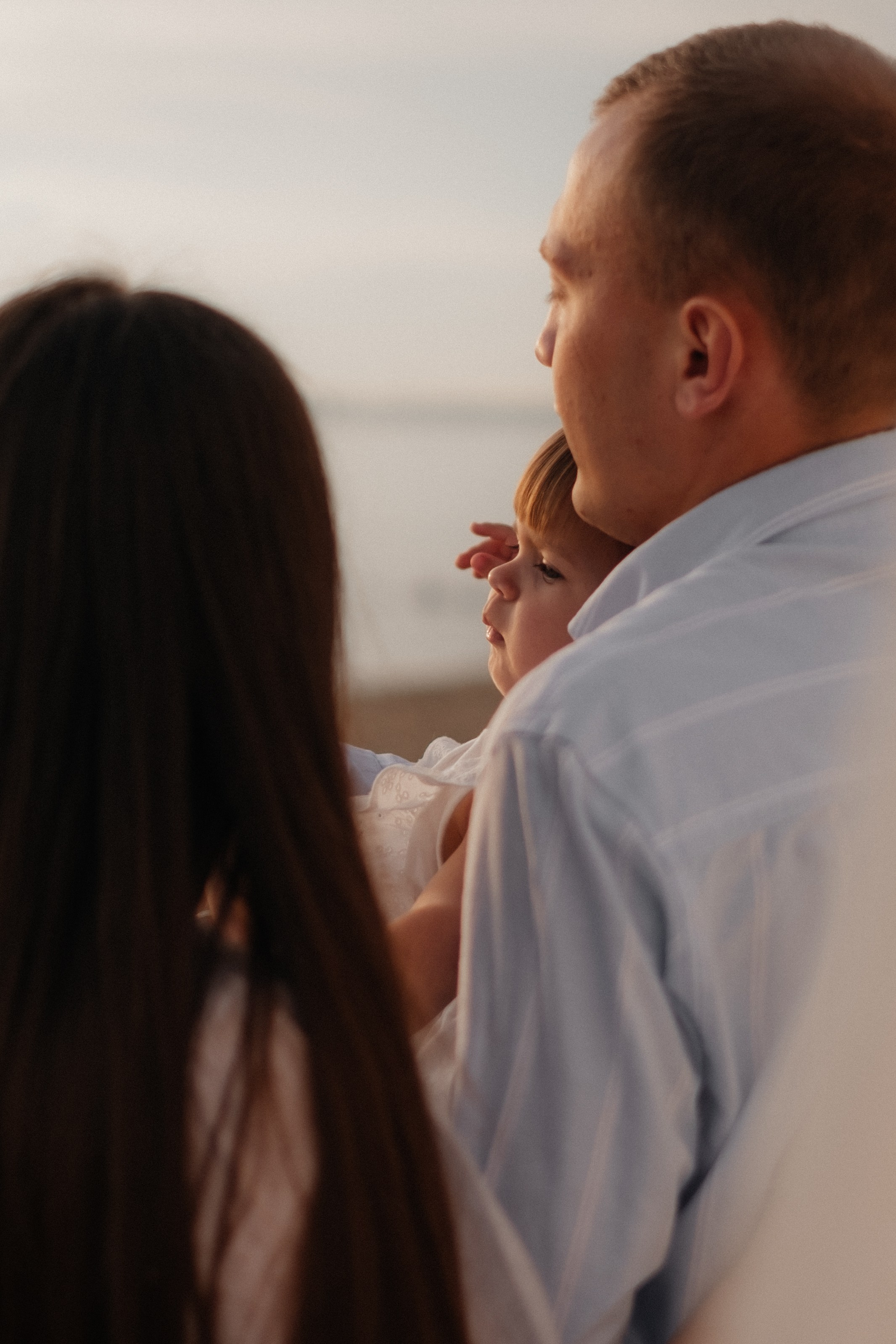 Алина, Ярослав и Тая на берегу. Фотограф в Новосибирске Диана Ильиных