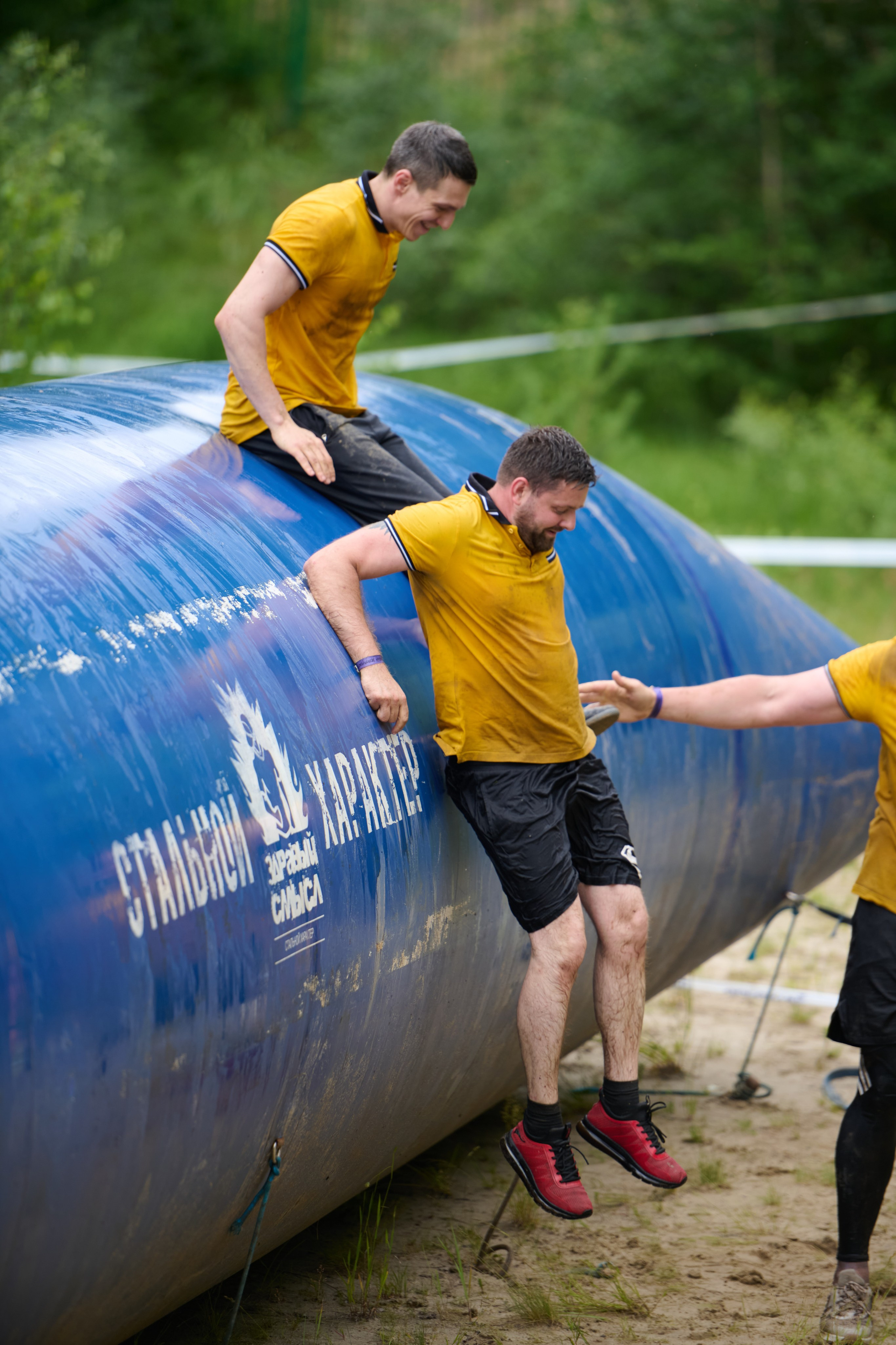 Фоторепортаж с забега Стальной характер в Сургуте, 5 июля 2025. Репортажный и семейный фотограф — Шелихов Сергей