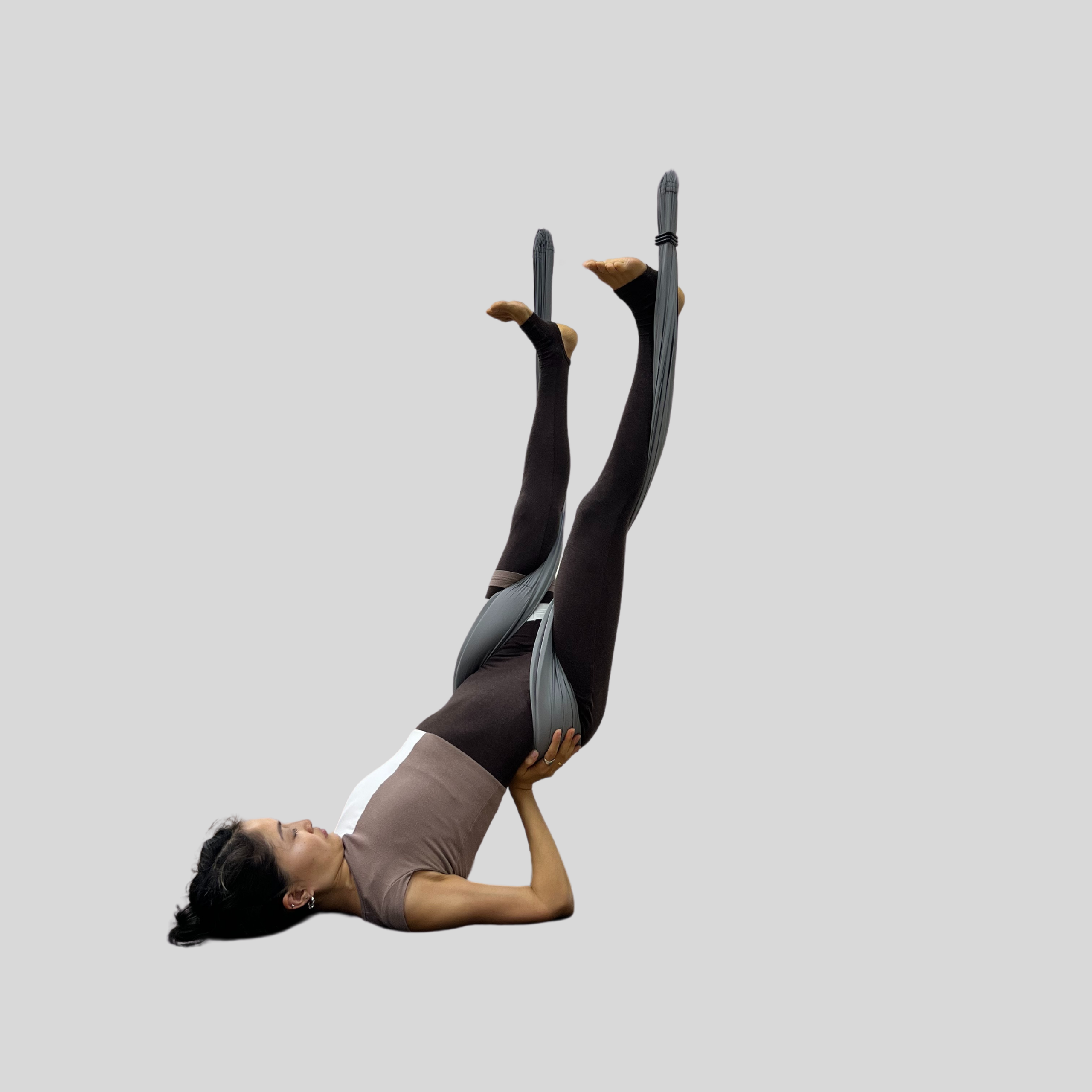 Н Вис под крестец (1). Преподаю и провожу обучение по флай йоге