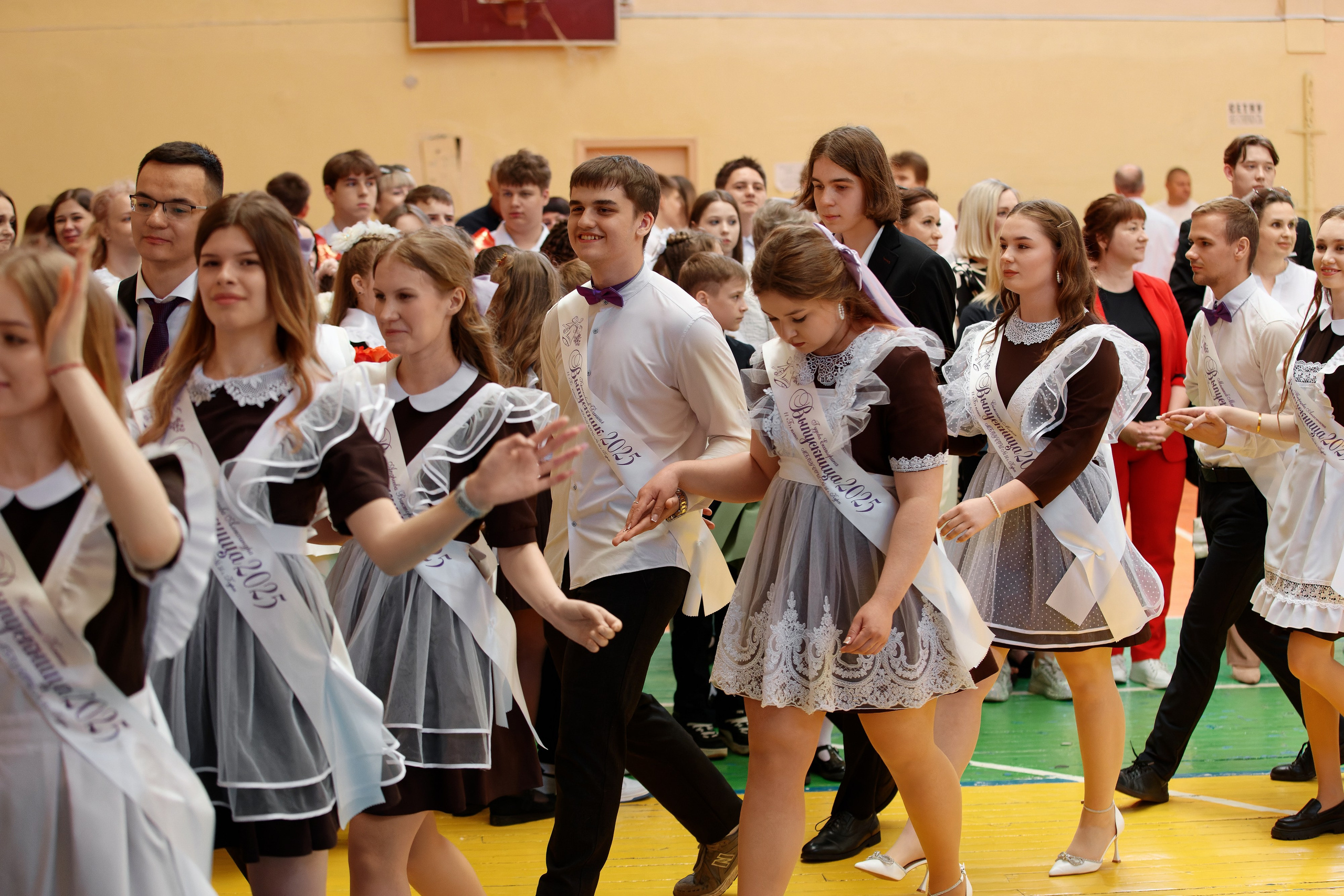 Последний звонок Школа № 42. Семейный фотограф — Макс Белогрудов