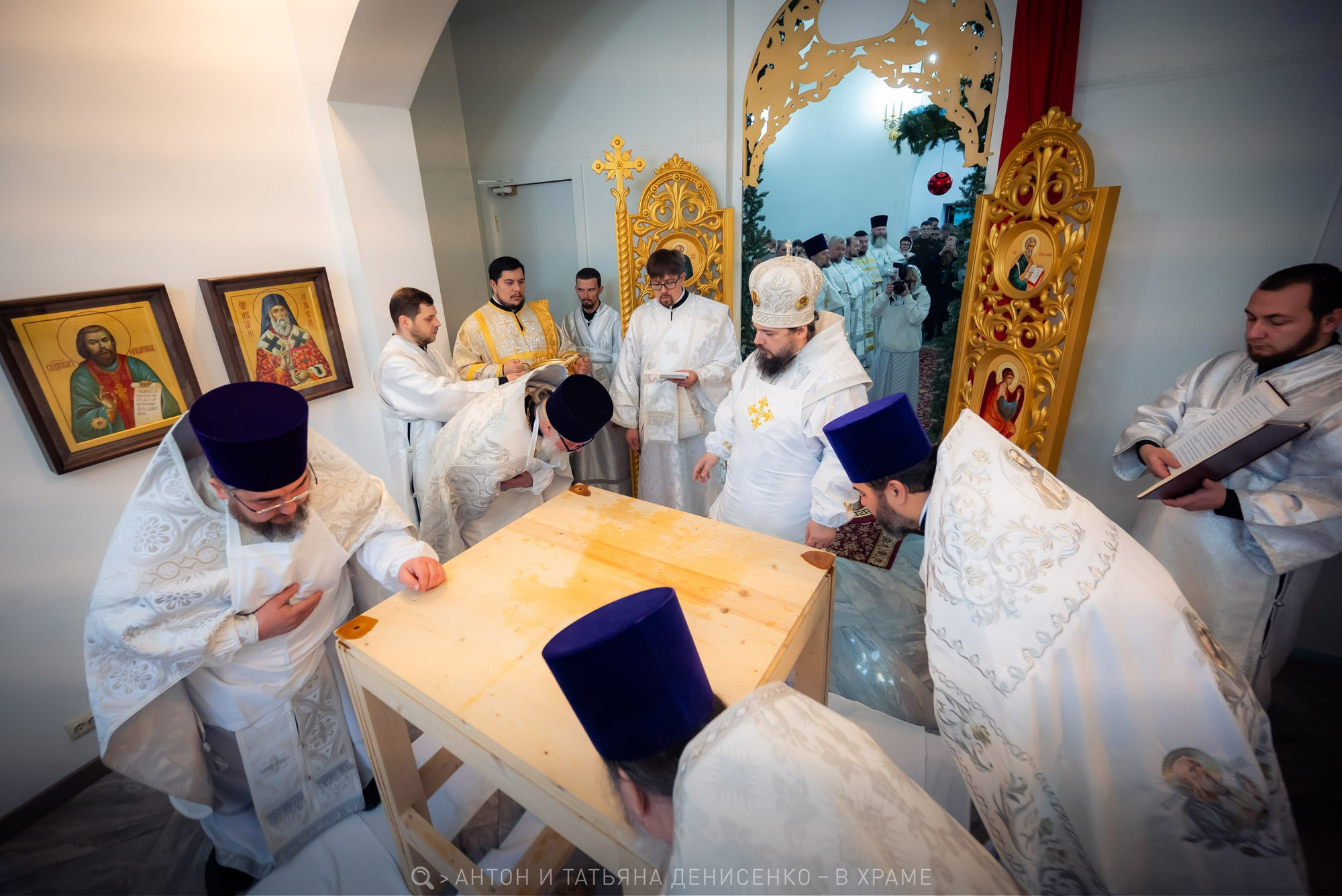 Освящение храма Покрова Пресвятой Богородицы г. Морозовск. Антон и Татьяна Денисенко — В храме