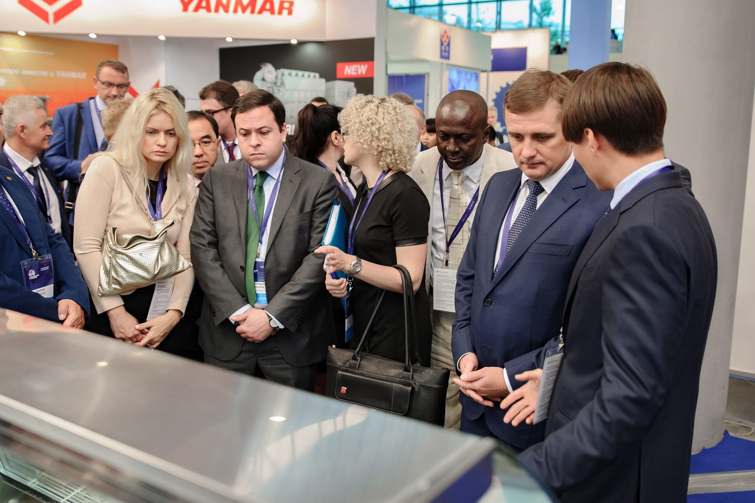 Профессиональная фотосъёмка официальных мероприятий от 4000 рублей.