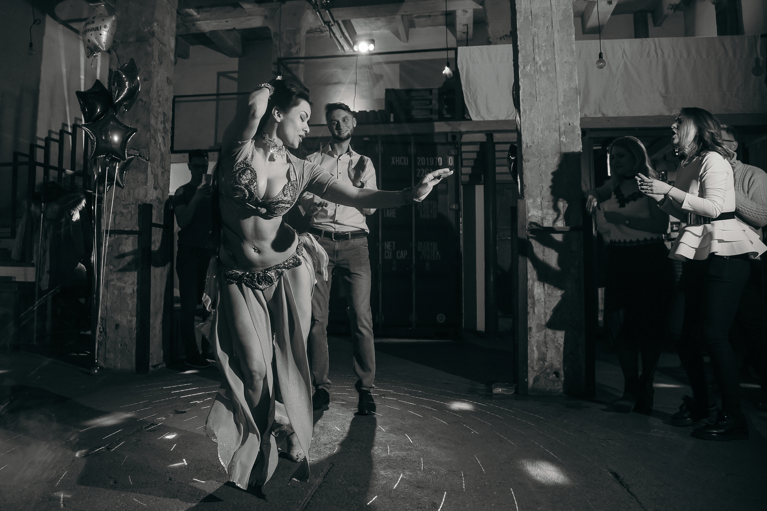 День рождения в лофте. Свадебный Семейный Репортажный фотограф в Москве