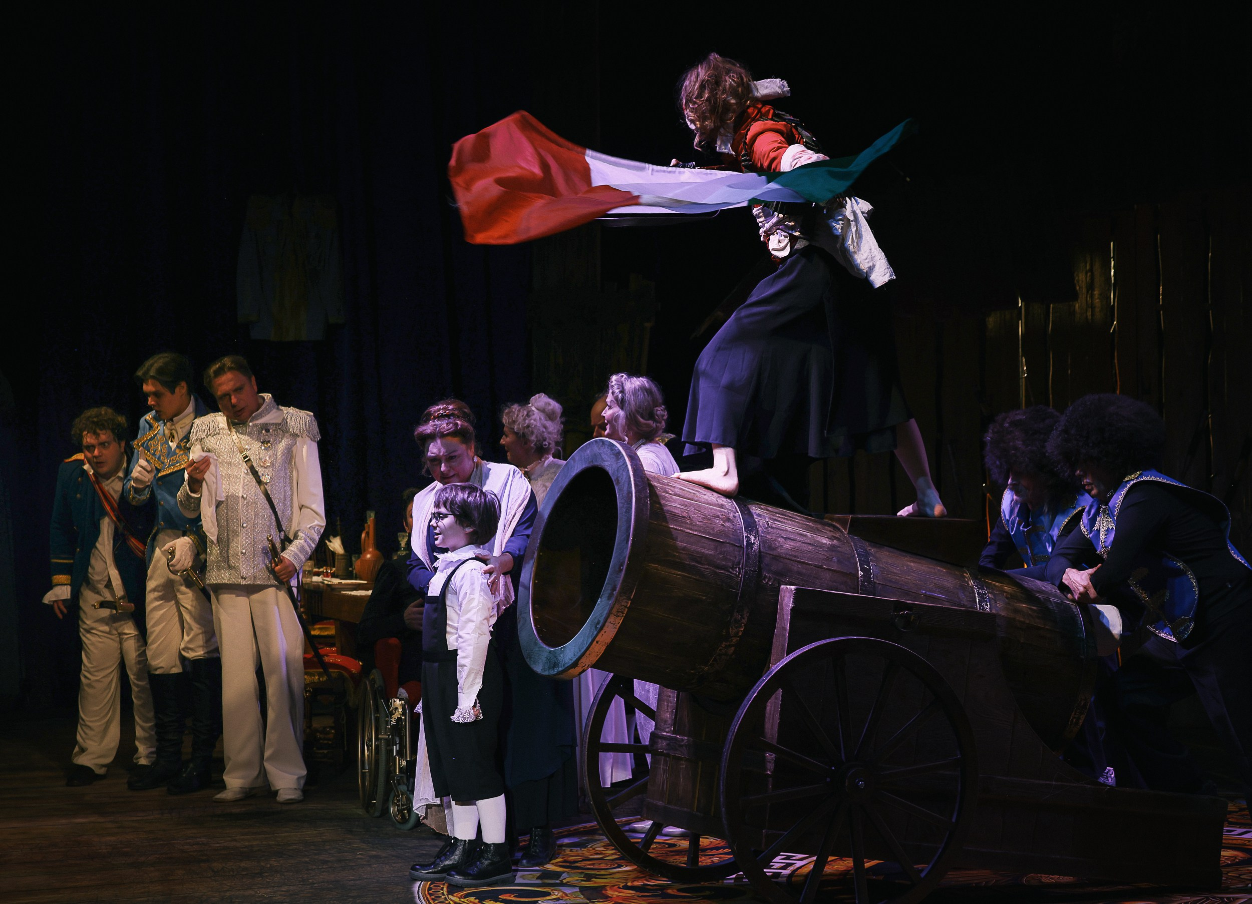 Весёлая женщина. Театр Эрмитаж. Репортажный, архитектурный, театральный и файн-арт фотограф Лена Мельникова в Москве