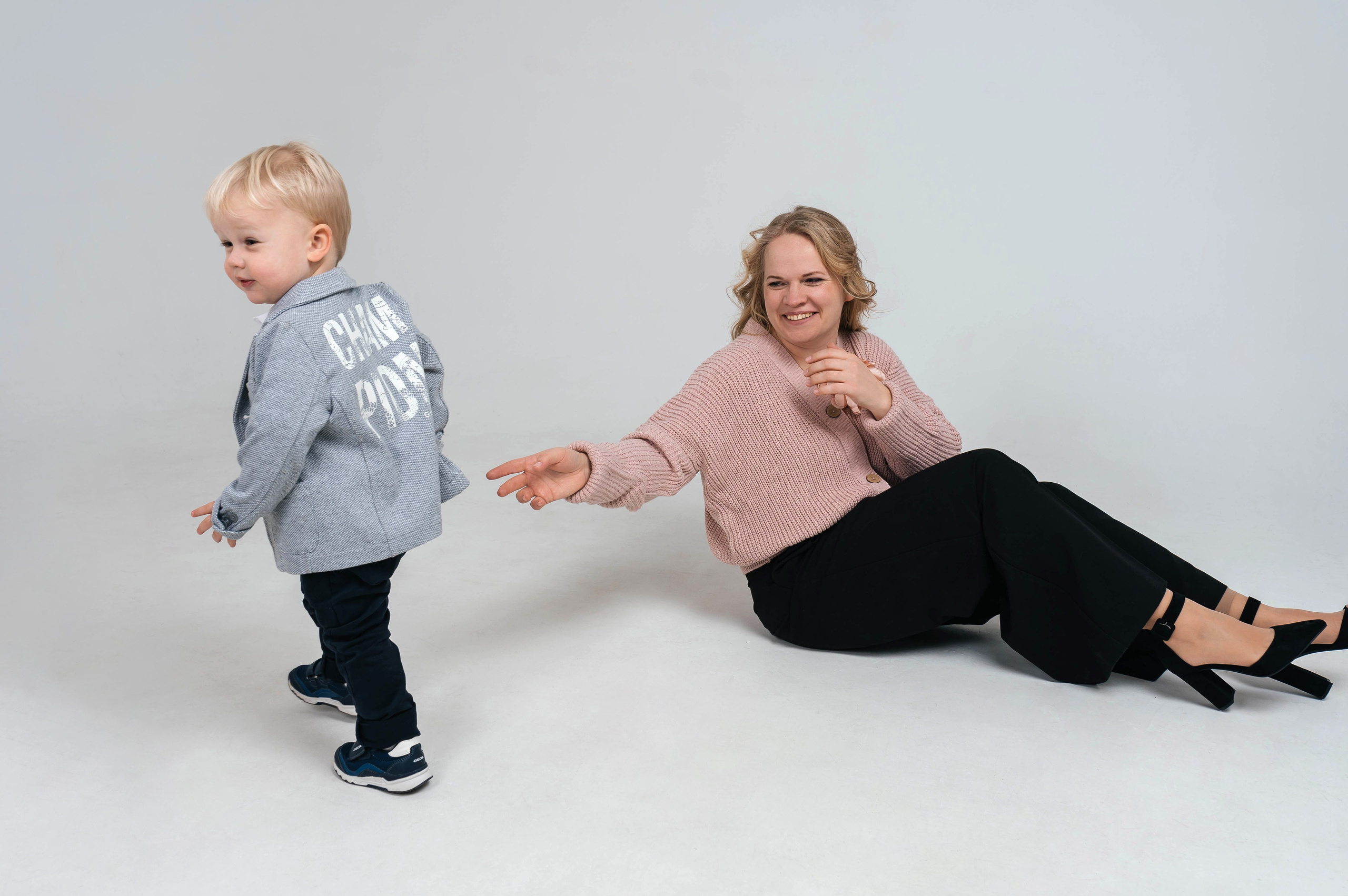 «Мама-дети» в стиле минимализм. Семейный фотограф Москва Путилково Гуляшова Екатерина