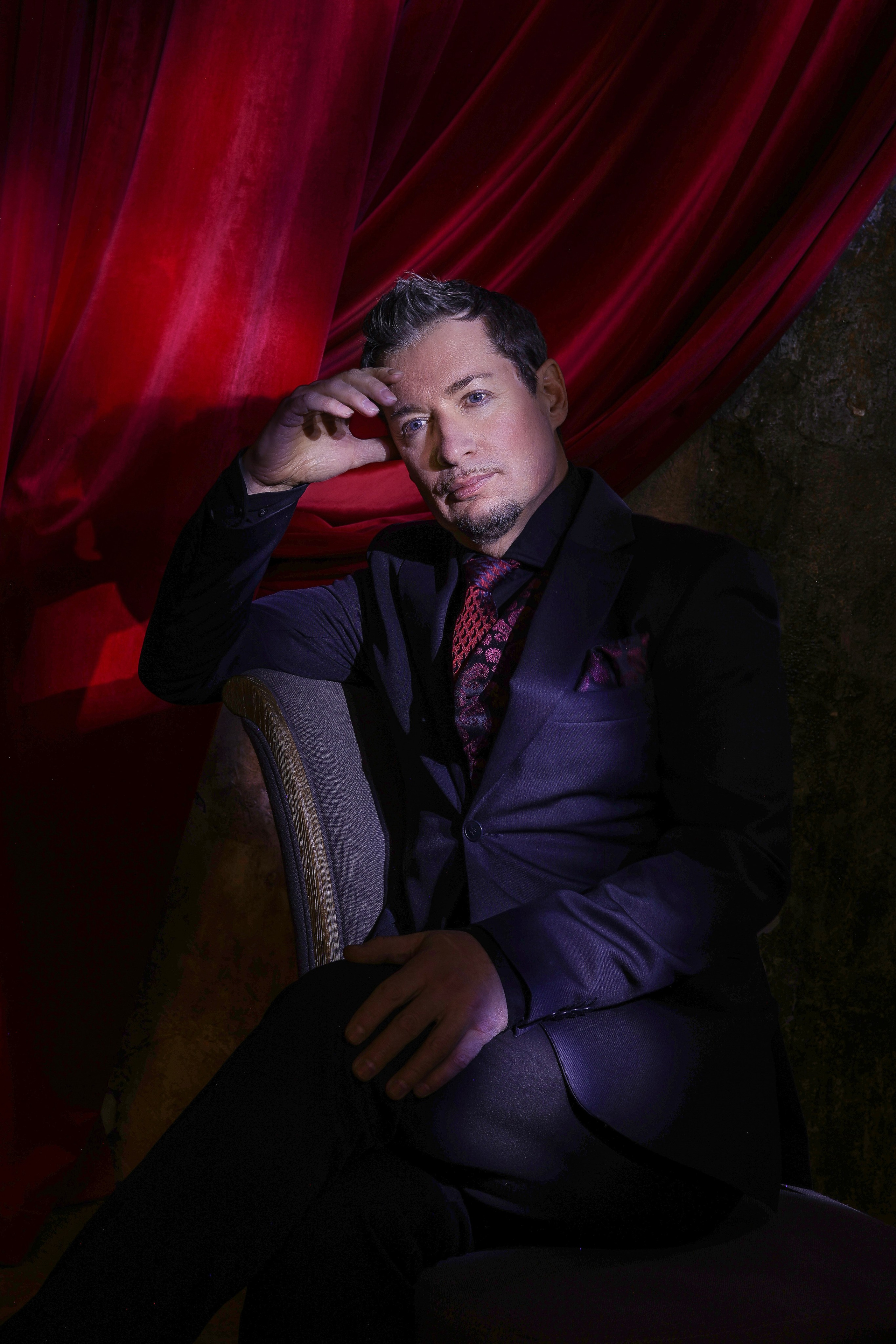 ВЛАДИСЛАВ ТУМАНОВ