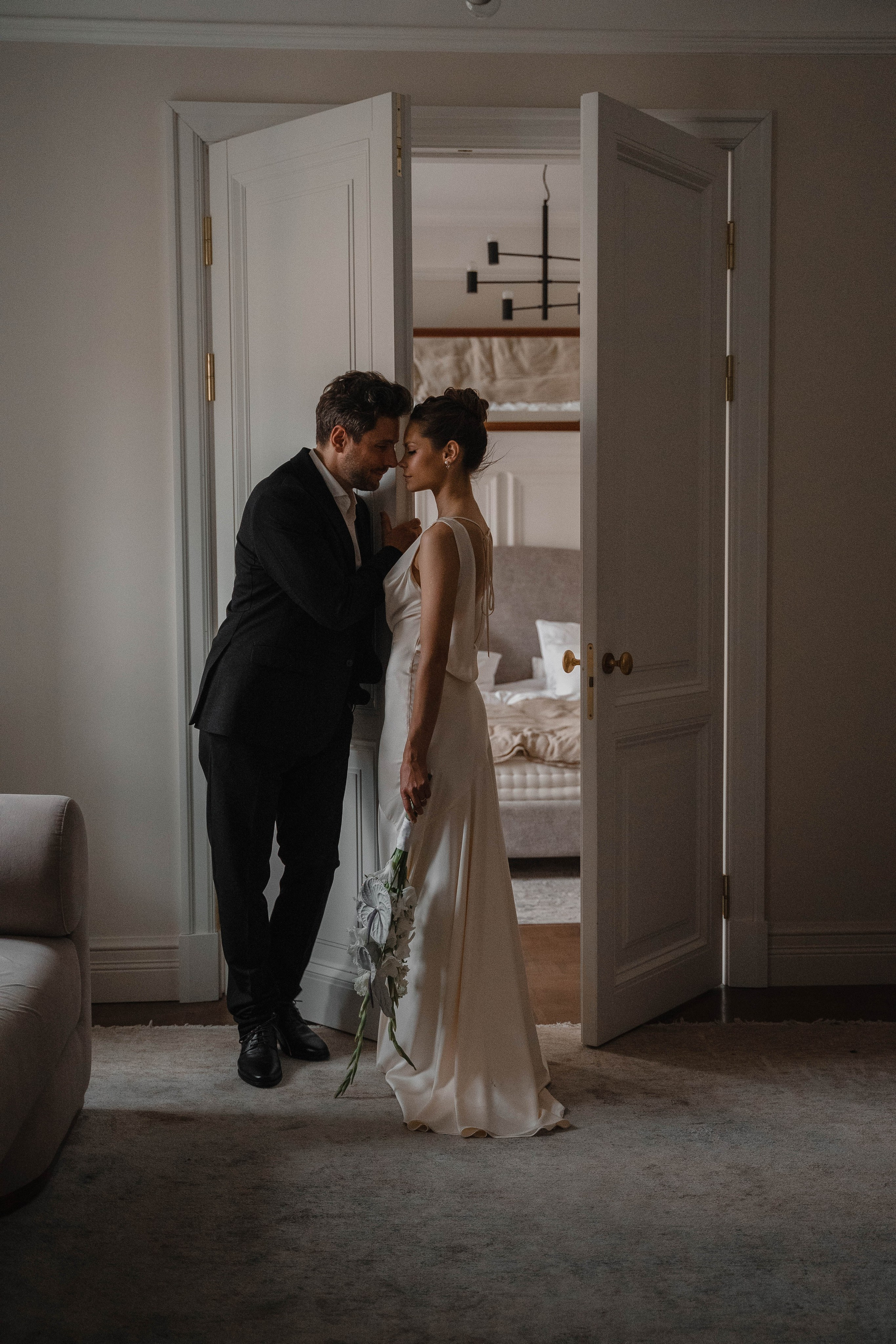 Совместные сборы в одной квартире…. Свадебный фотограф Казань Анастасия Доле