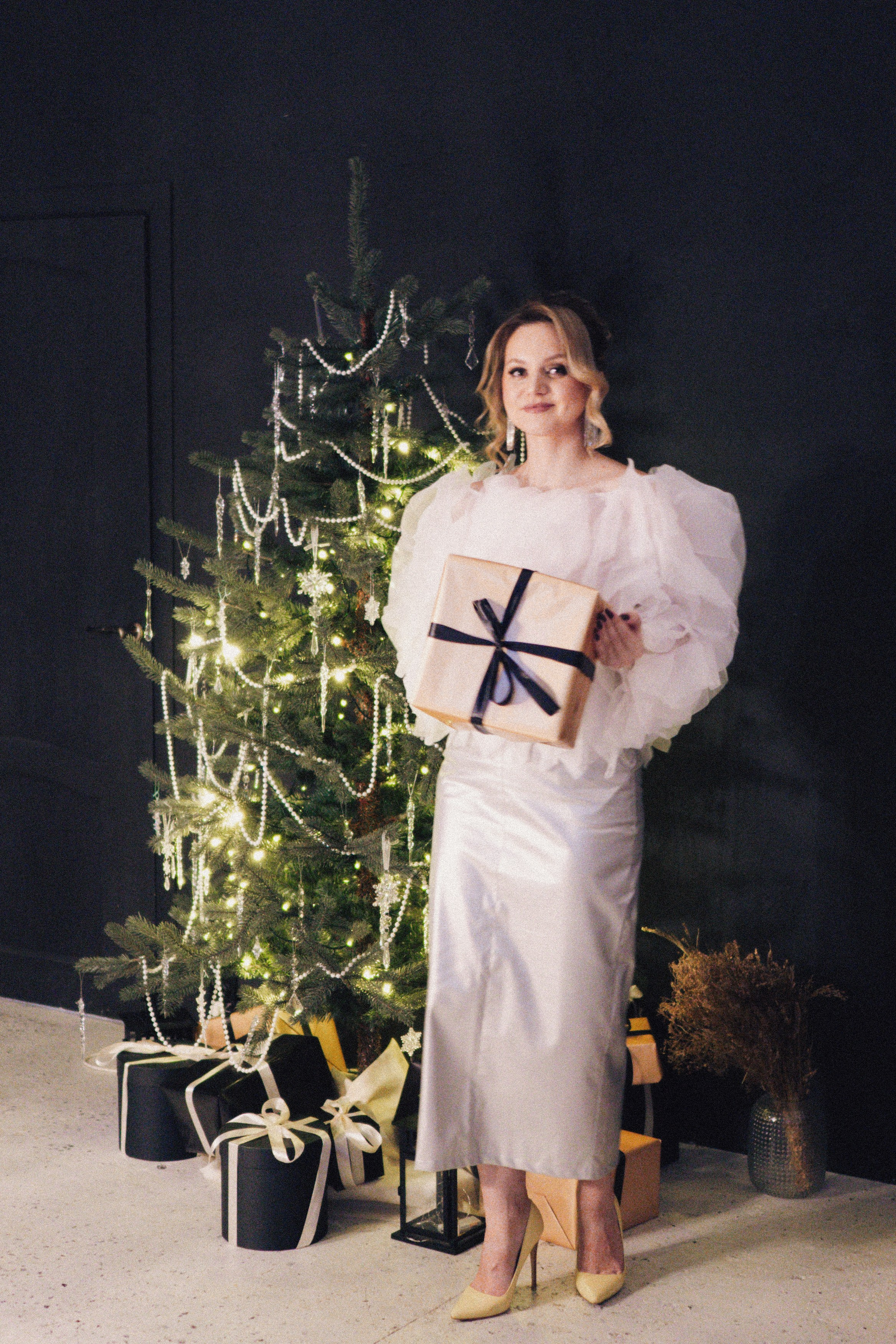 НОВОГОДНЯЯ ФОТОСЕСИИЯ В СТУДИИ ДЛЯ ДЕВУШКИ И ПРОГУЛКА ПО ЧЕРНЫШЕВСКОЙ. Профессиональный фотограф, Санкт-Петербург — Виктория Богомолова