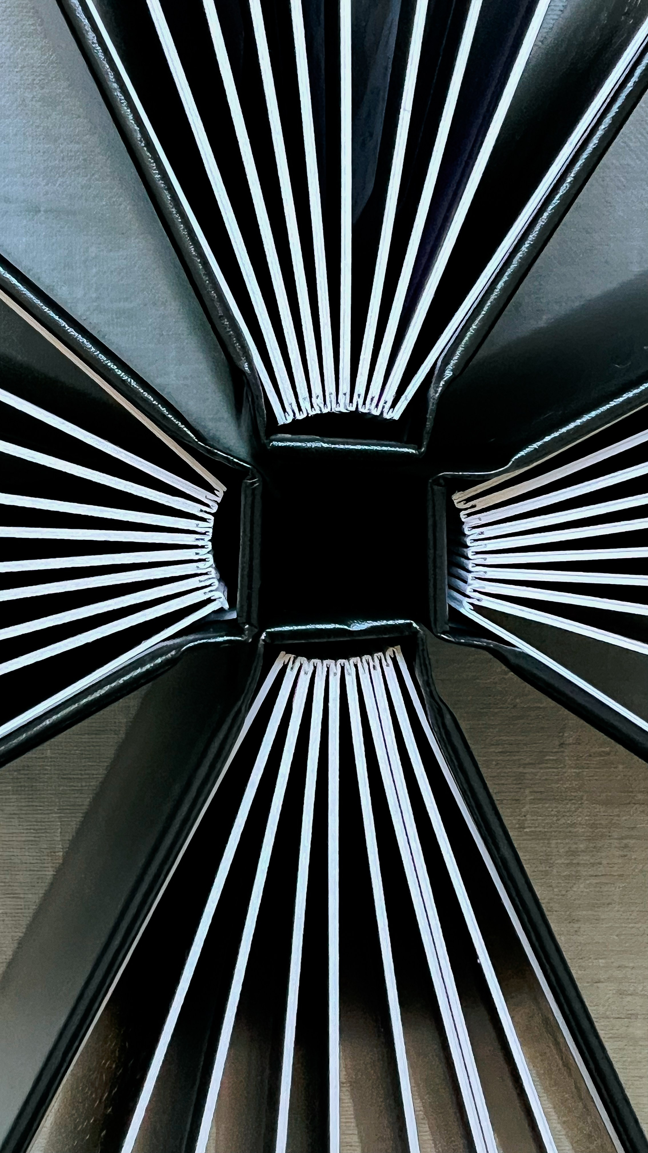 Дизайн «BLACK 26». Школьный фотограф в Челябинске. Выпускные фотоальбомы