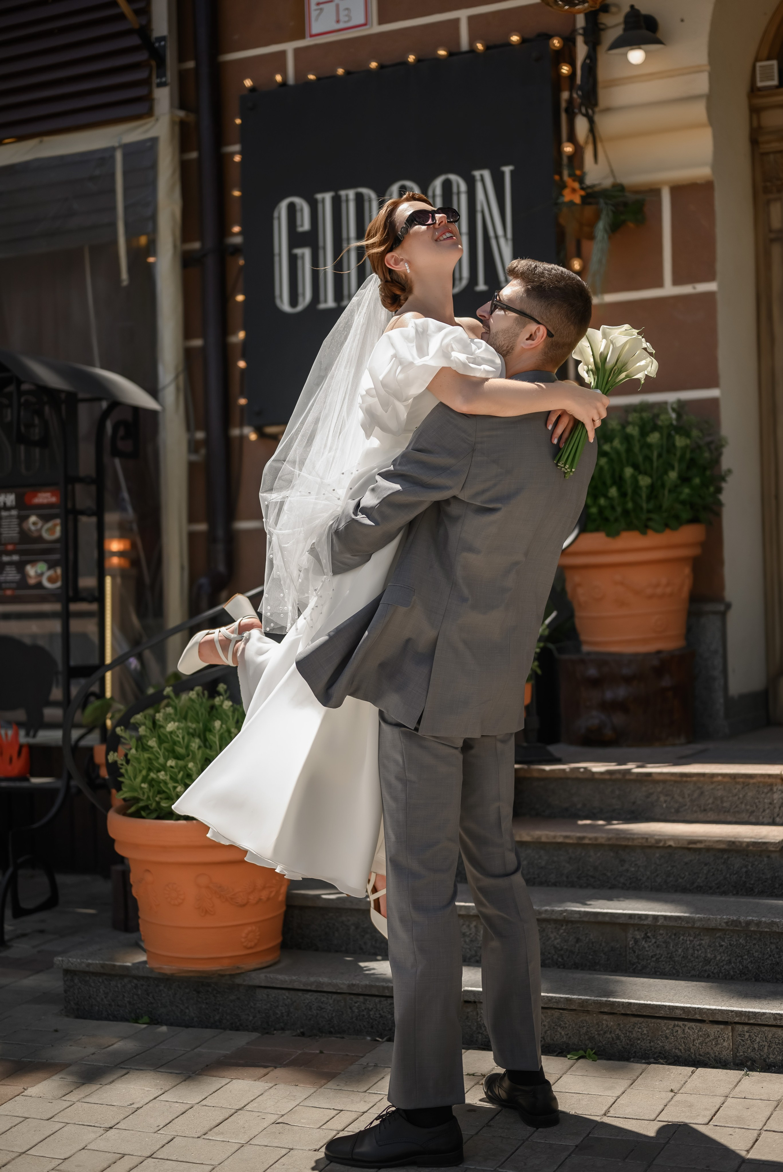 Прогулка в театре и по центру города. Юлия Басня семейный и свадебный фотограф в Донецке