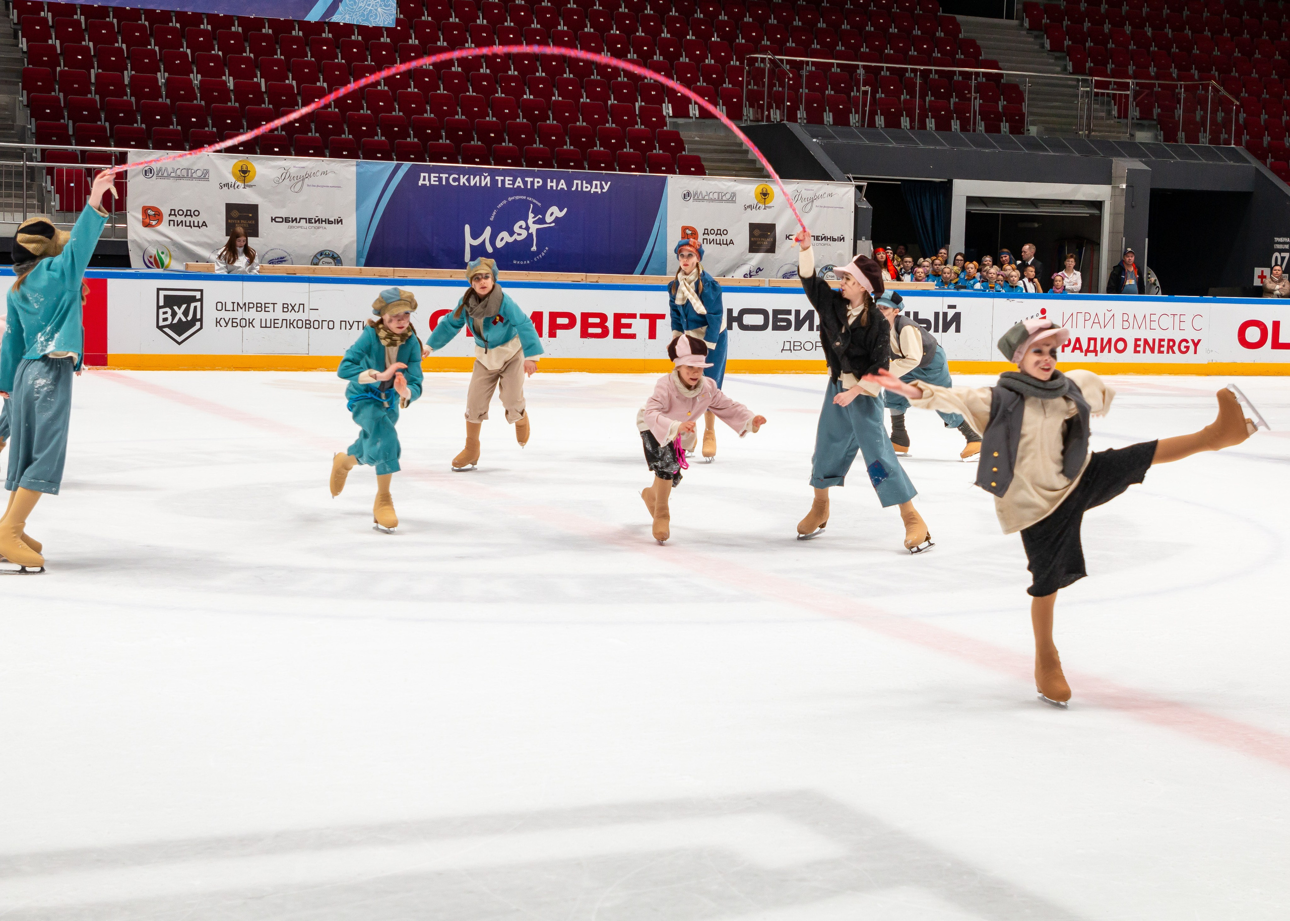 VII Ежегодный фестиваль массовых танцев на льду и фигурного катания «Петровский лёд» Санкт-Петербург 2024. Репортажный фотограф в Москве