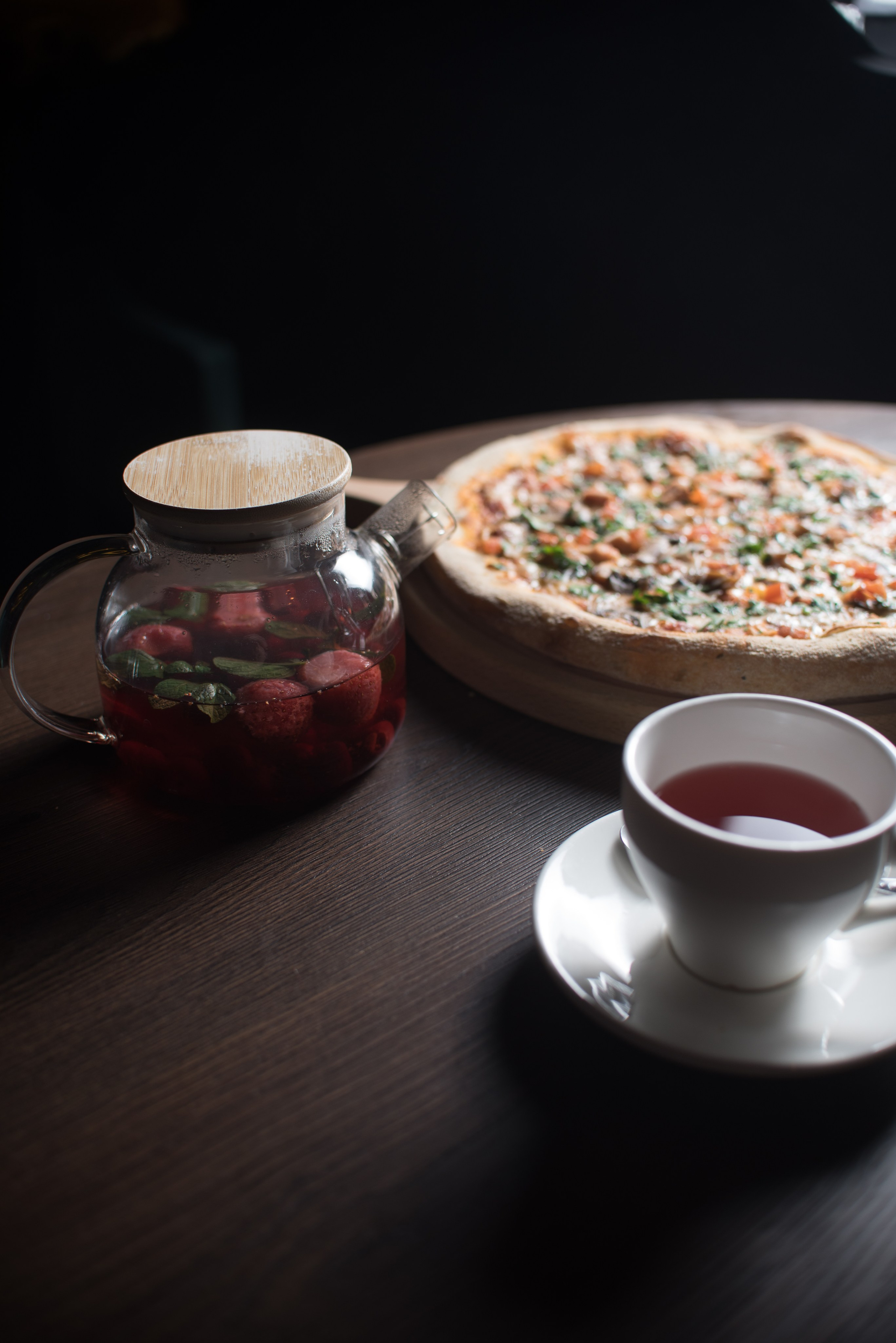 food фотограф Тимур Хабибуллин Уфа - пицца с фруктовым чаем 