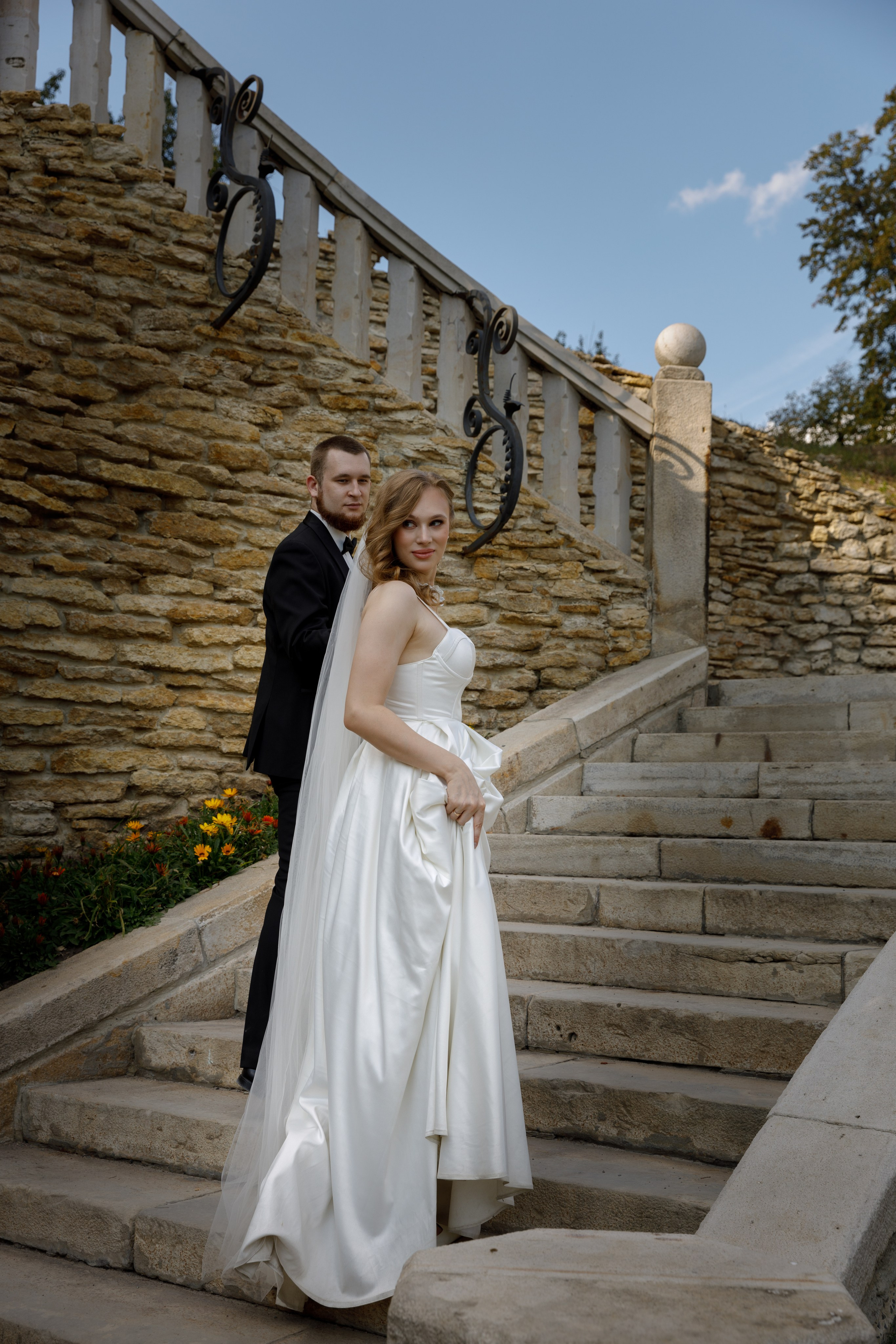 Свадебная съемка на лестнице