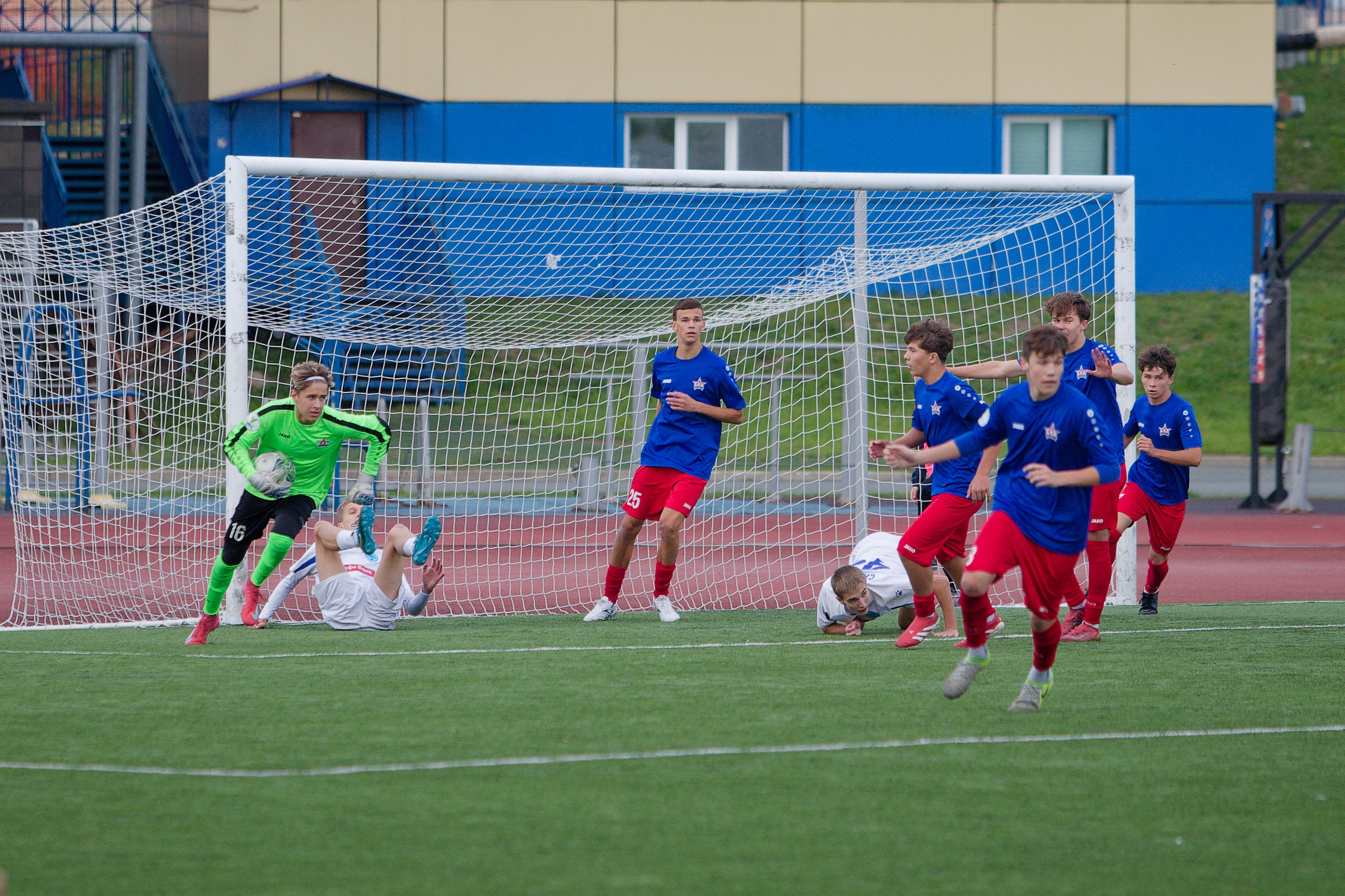 Матч ЮФЛ Сахалин-Хабаровск (U-18). Кутузов Евгений Фотограф в Южно-Сахалинске