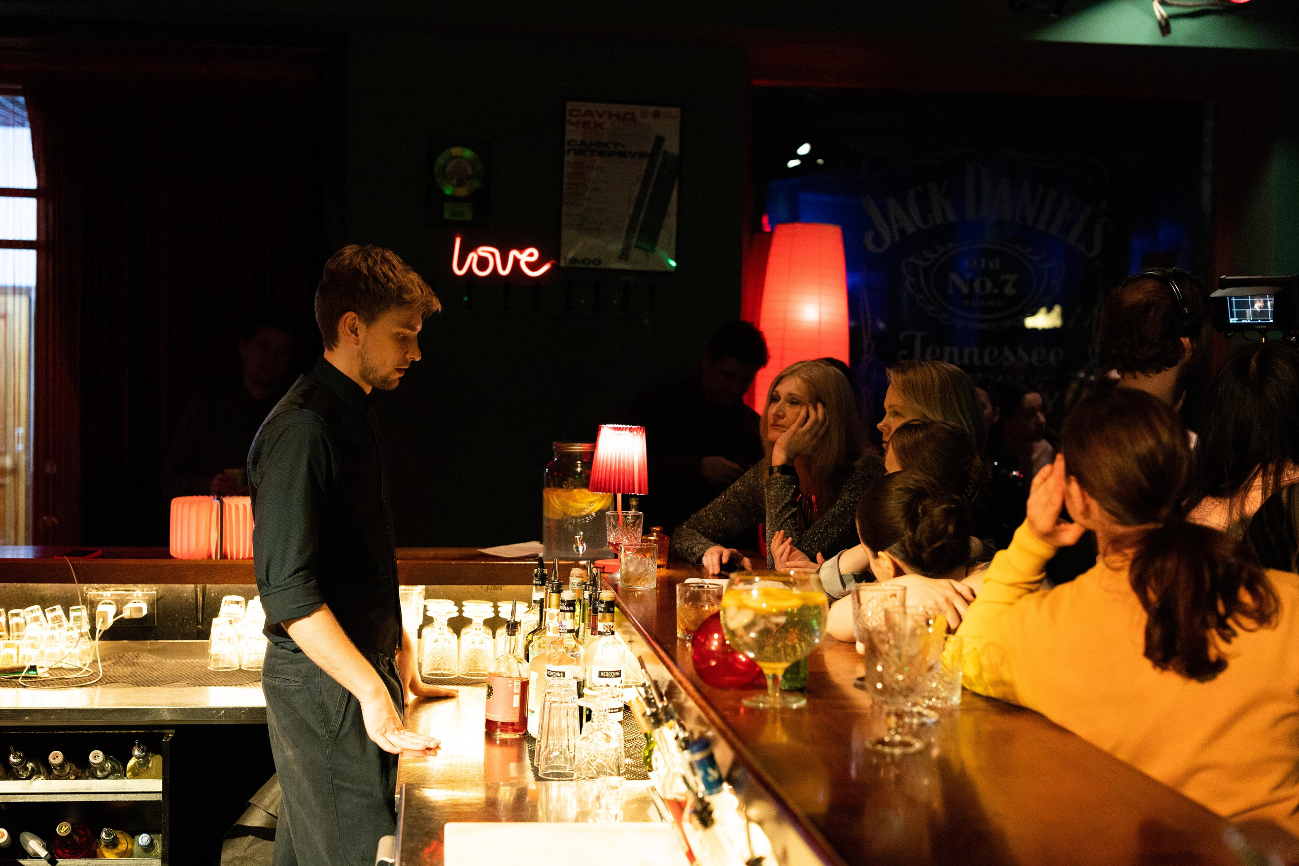 Film backstage. VICTORIA SHU