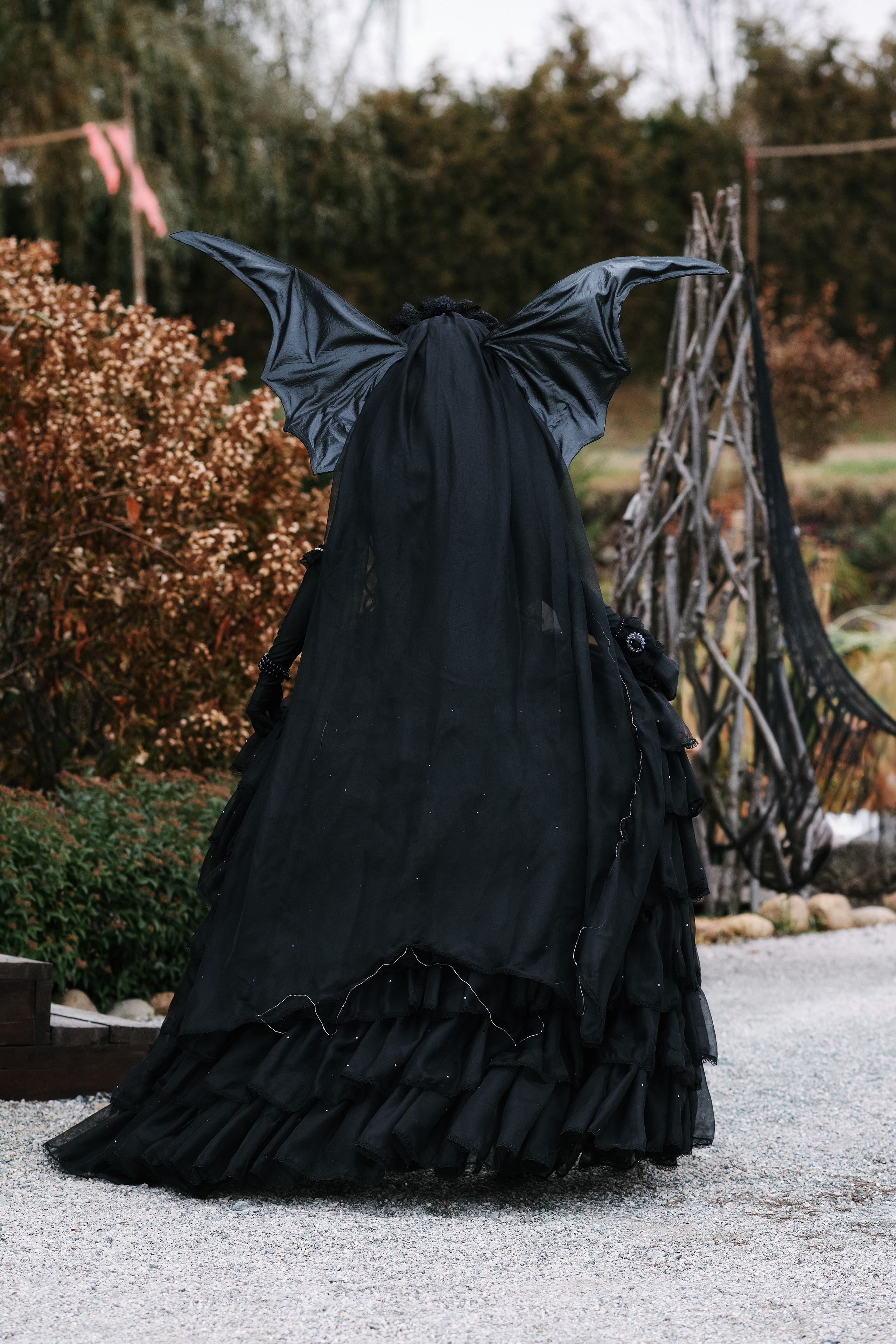 Сценическая косплей фотосъёмка в мрачном готическом образе в городе Находке