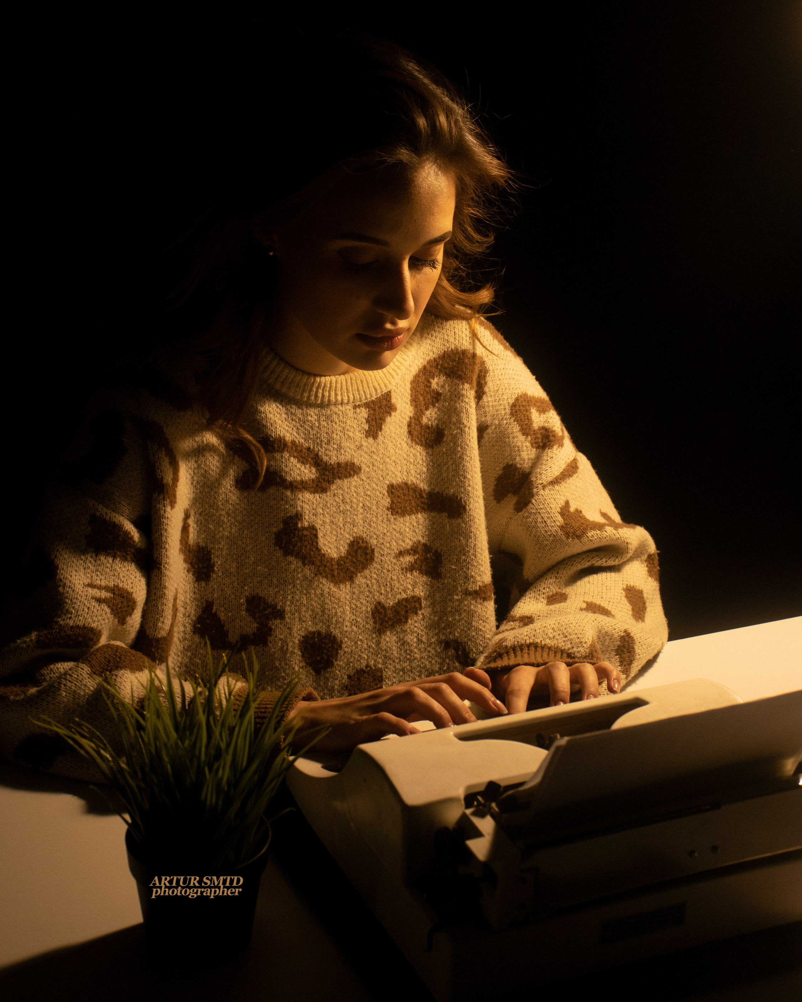 Алиса, сюжет за одним столом…. Фотограф из Новосибирска Артур Шамсутдинов