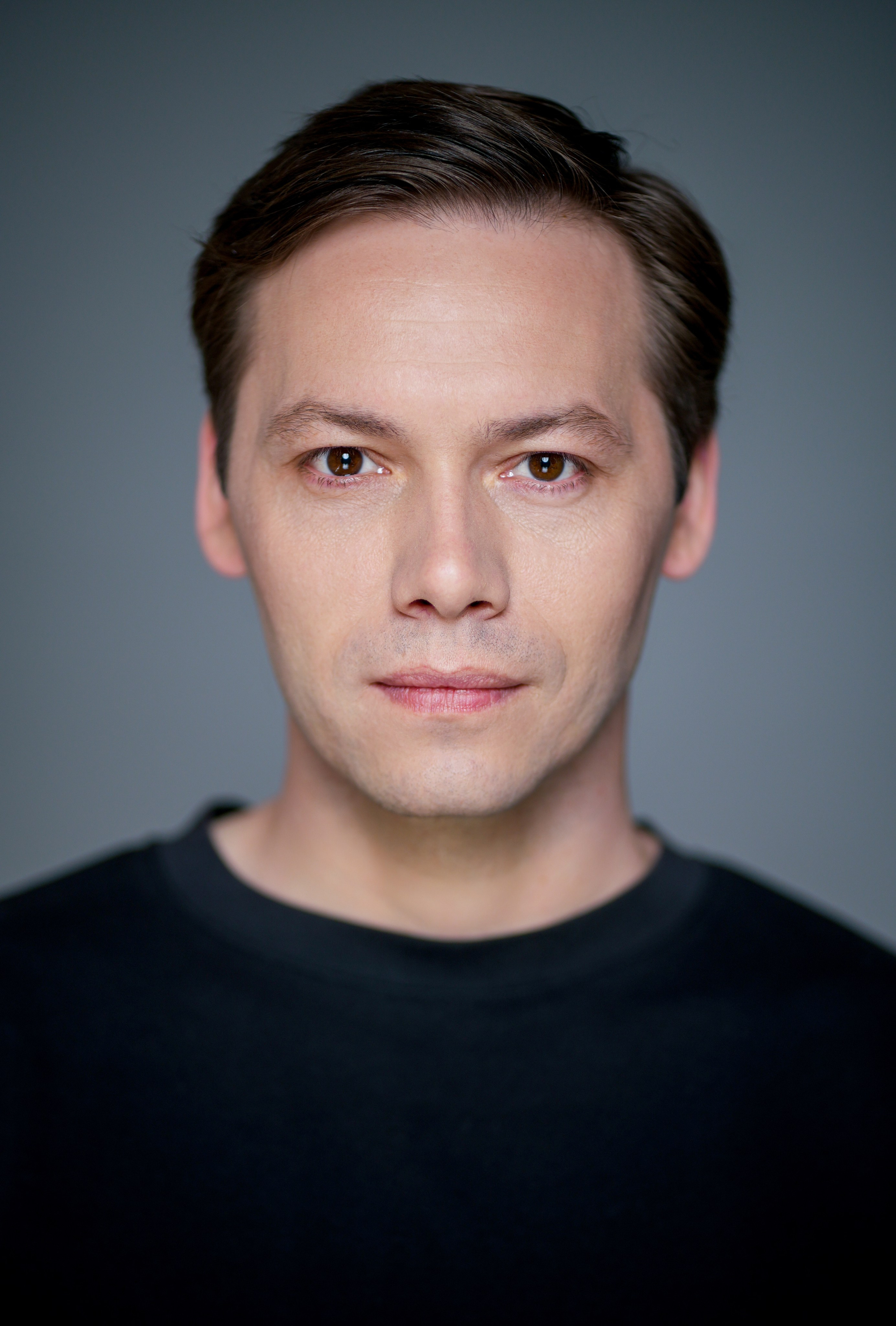 Актёр Дамир Миркамилов. Портретная съемка в Москве, студийный фотограф Игорь Фомин
