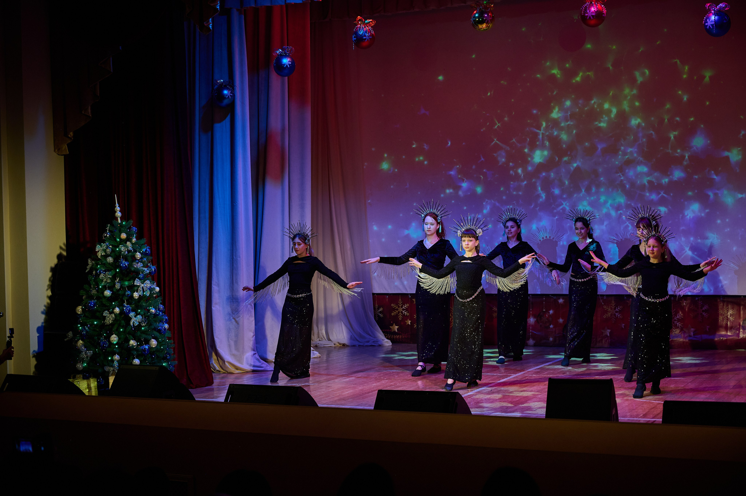 Концерт НГ В ДК. Жизнь курорта Кабардинка в фотографиях