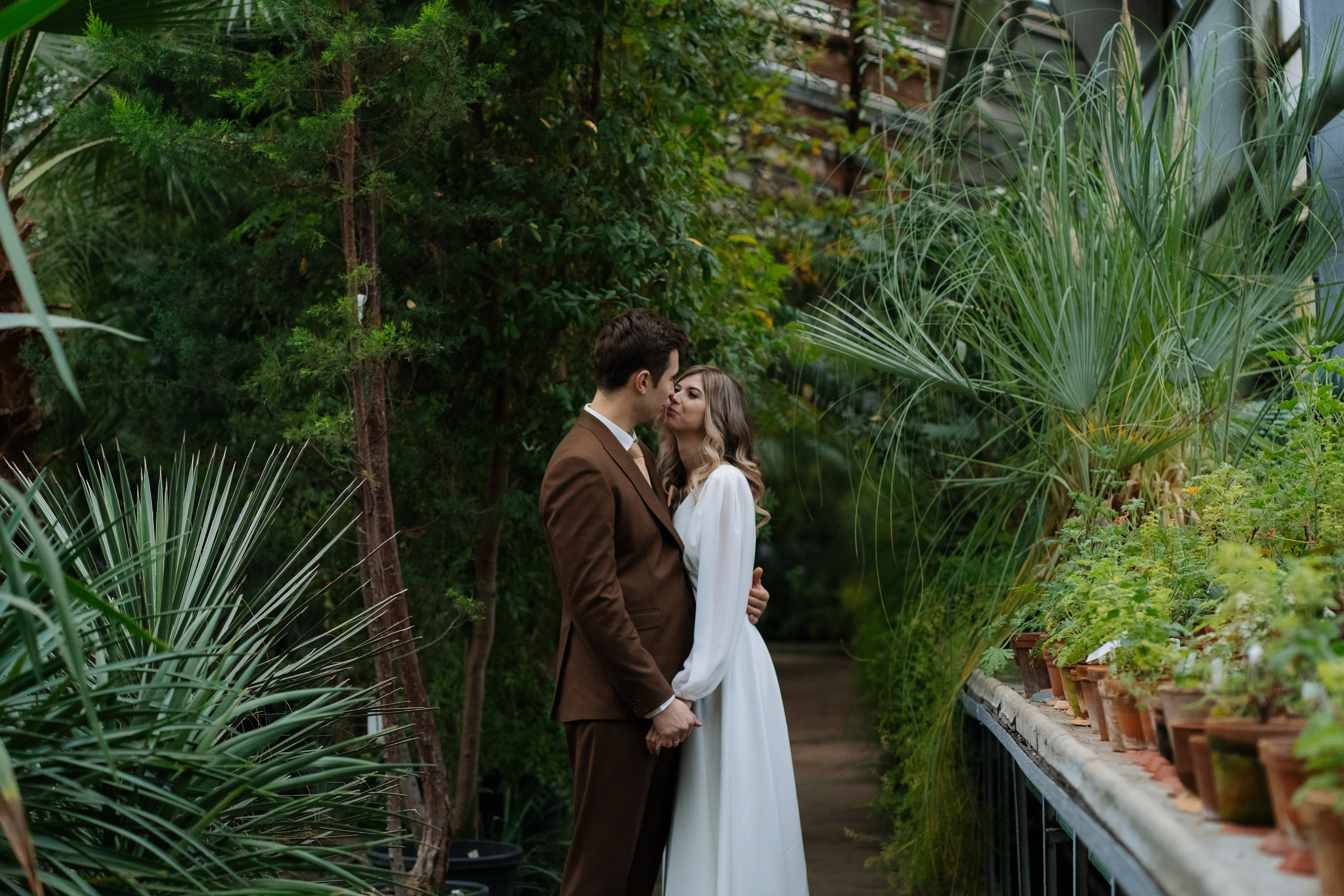Свадебная фотосессия в оранжерее, Москва. Свадебный фотограф в Москве Анна Полушина
