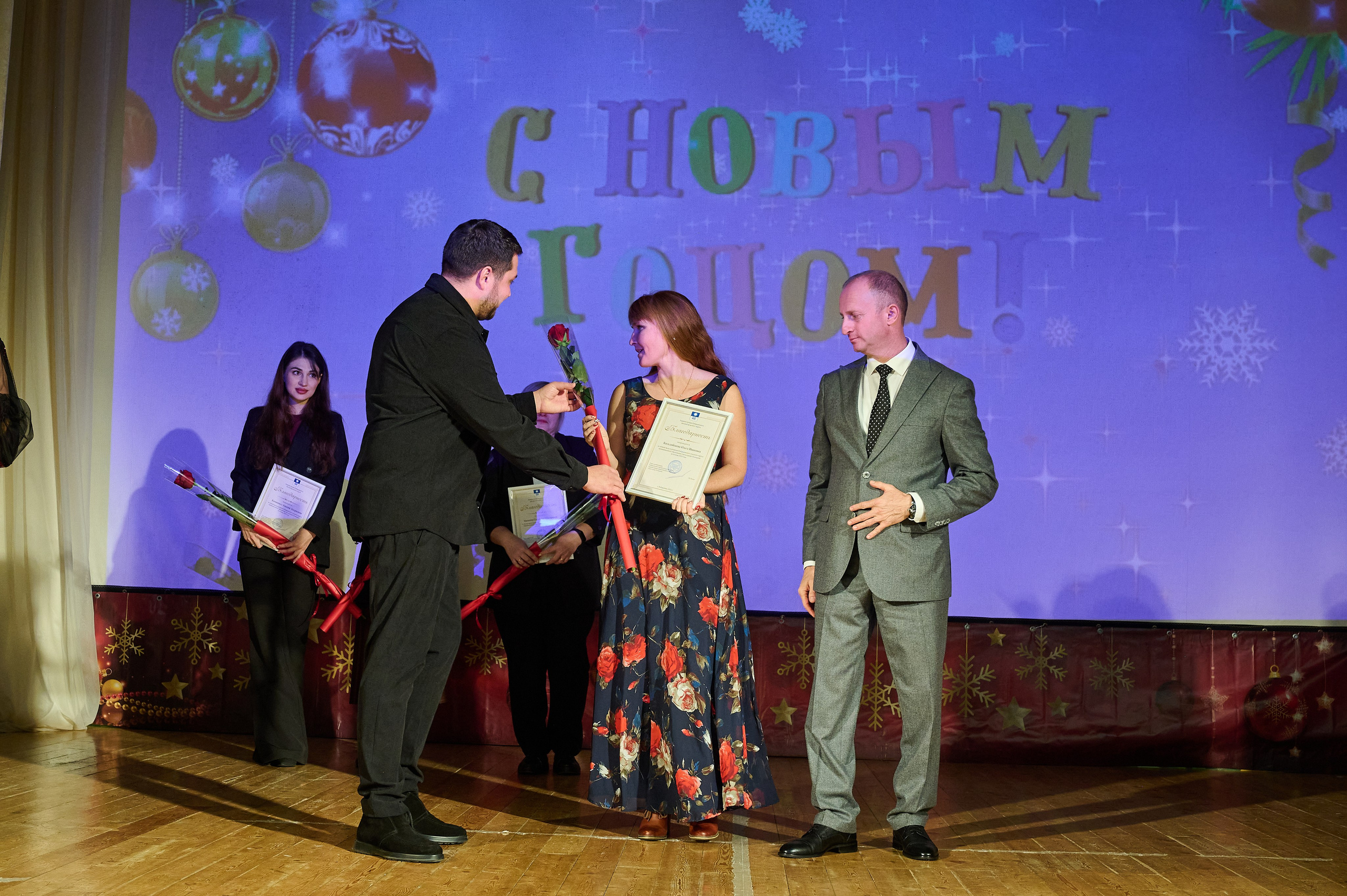 Концерт НГ В ДК. Жизнь курорта Кабардинка в фотографиях