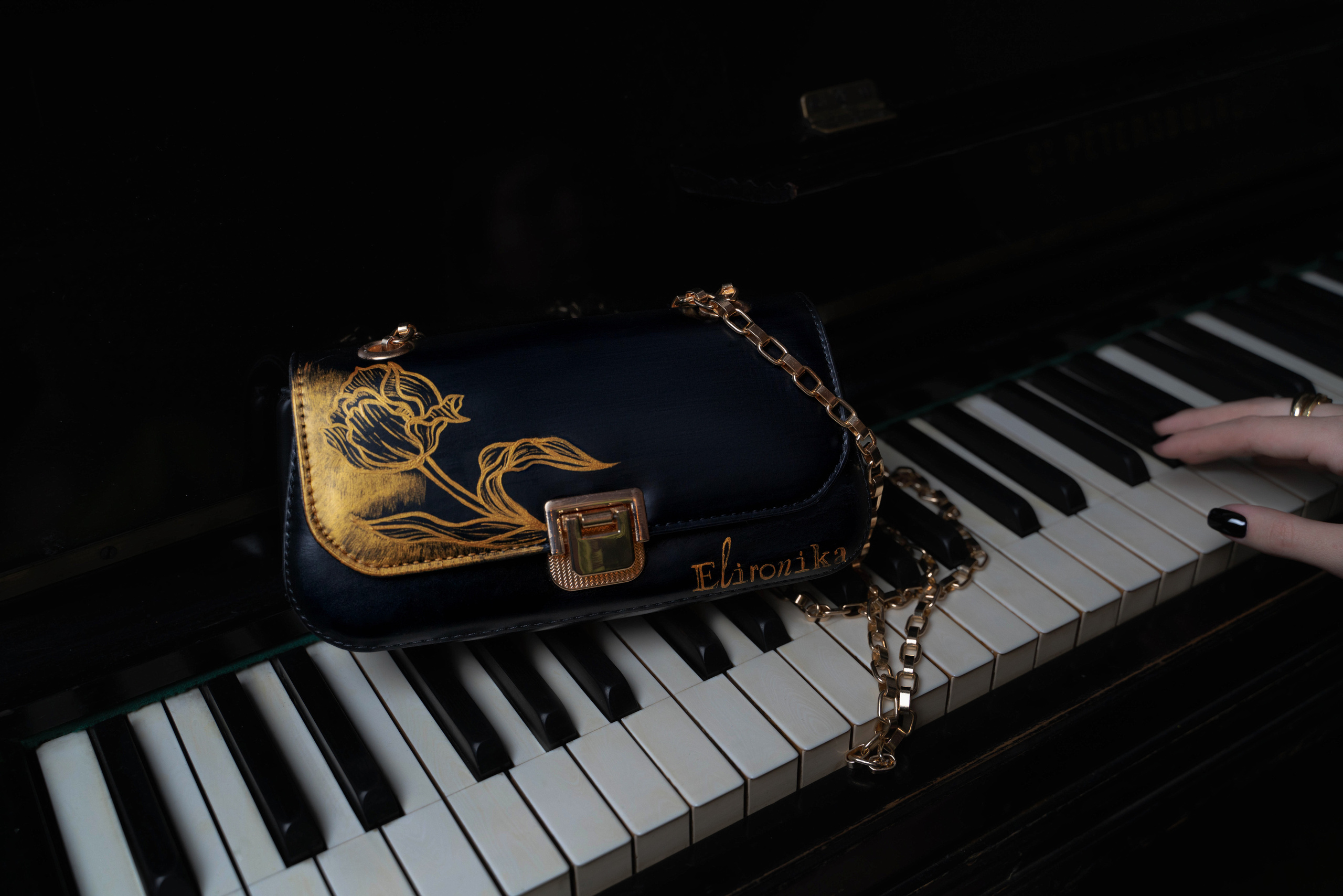 Съемка для бренда сумок. Фотограф Москва — Грибов Денис