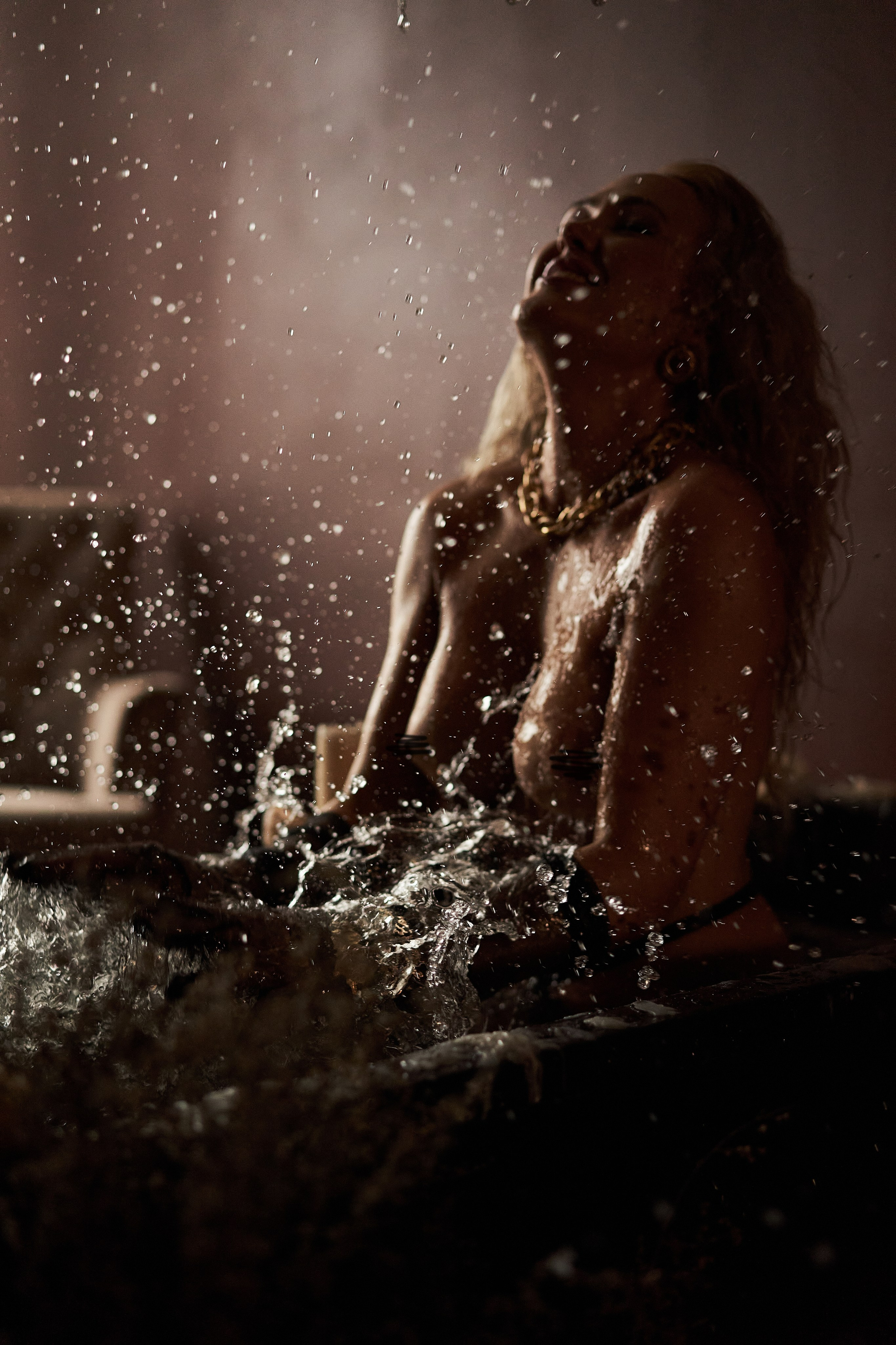 Будуарная фотосессия в студии с водой. Фотограф Екатеринбург Кокшарова Александра