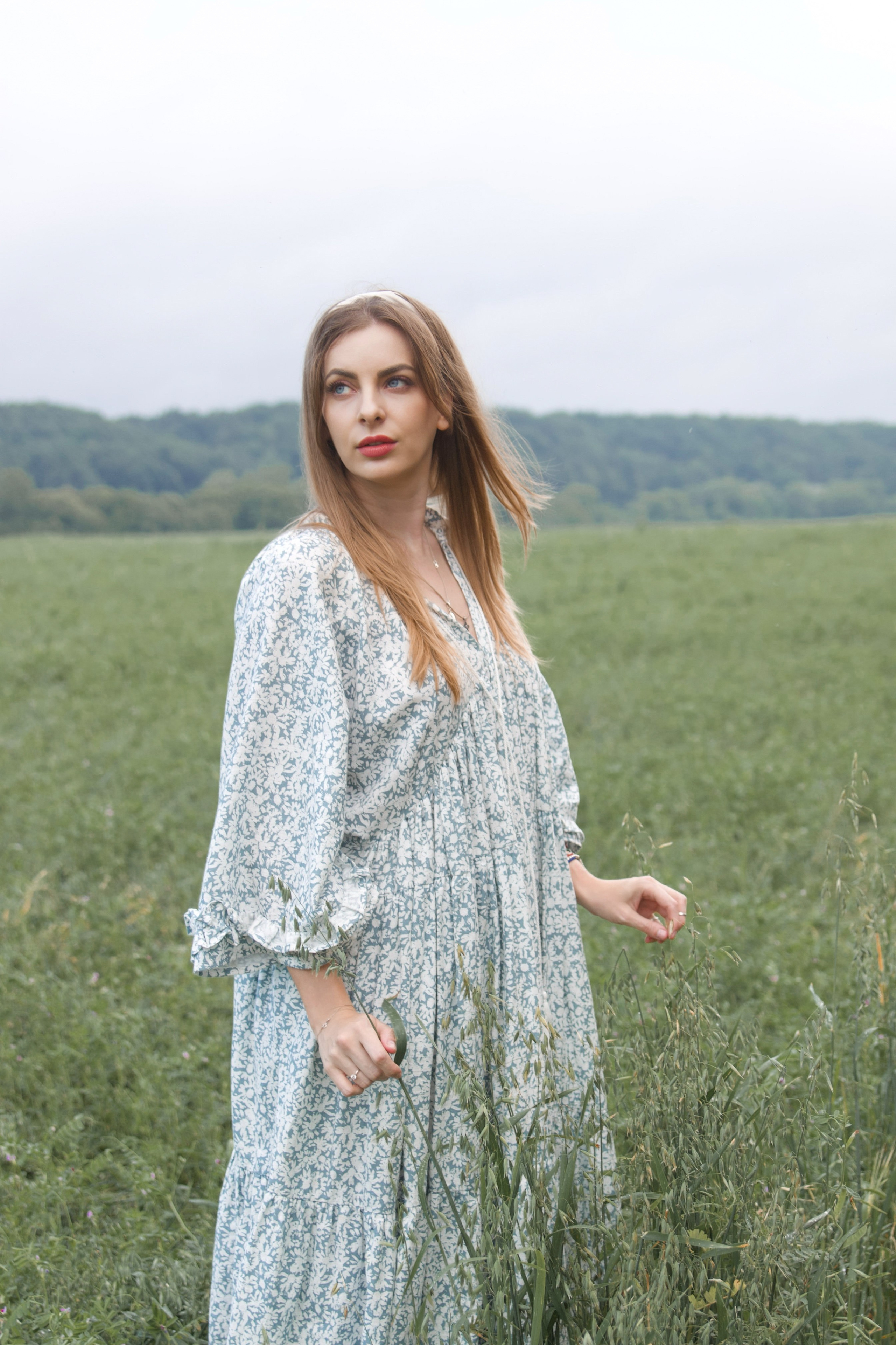 Настенька и река. Фотограф Ирина Воробьева