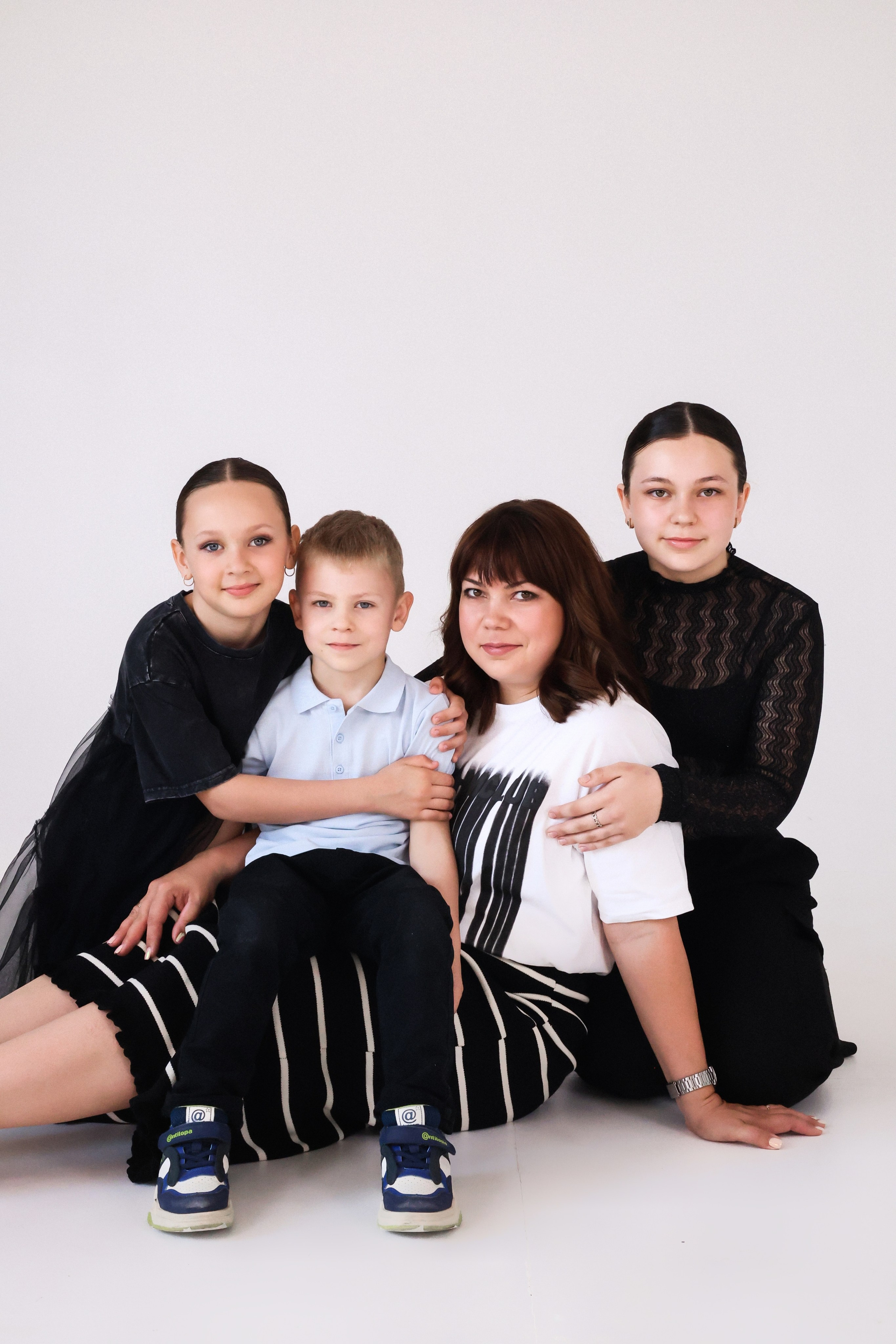 Анна и семья. Фотограф Елизавета Наумова