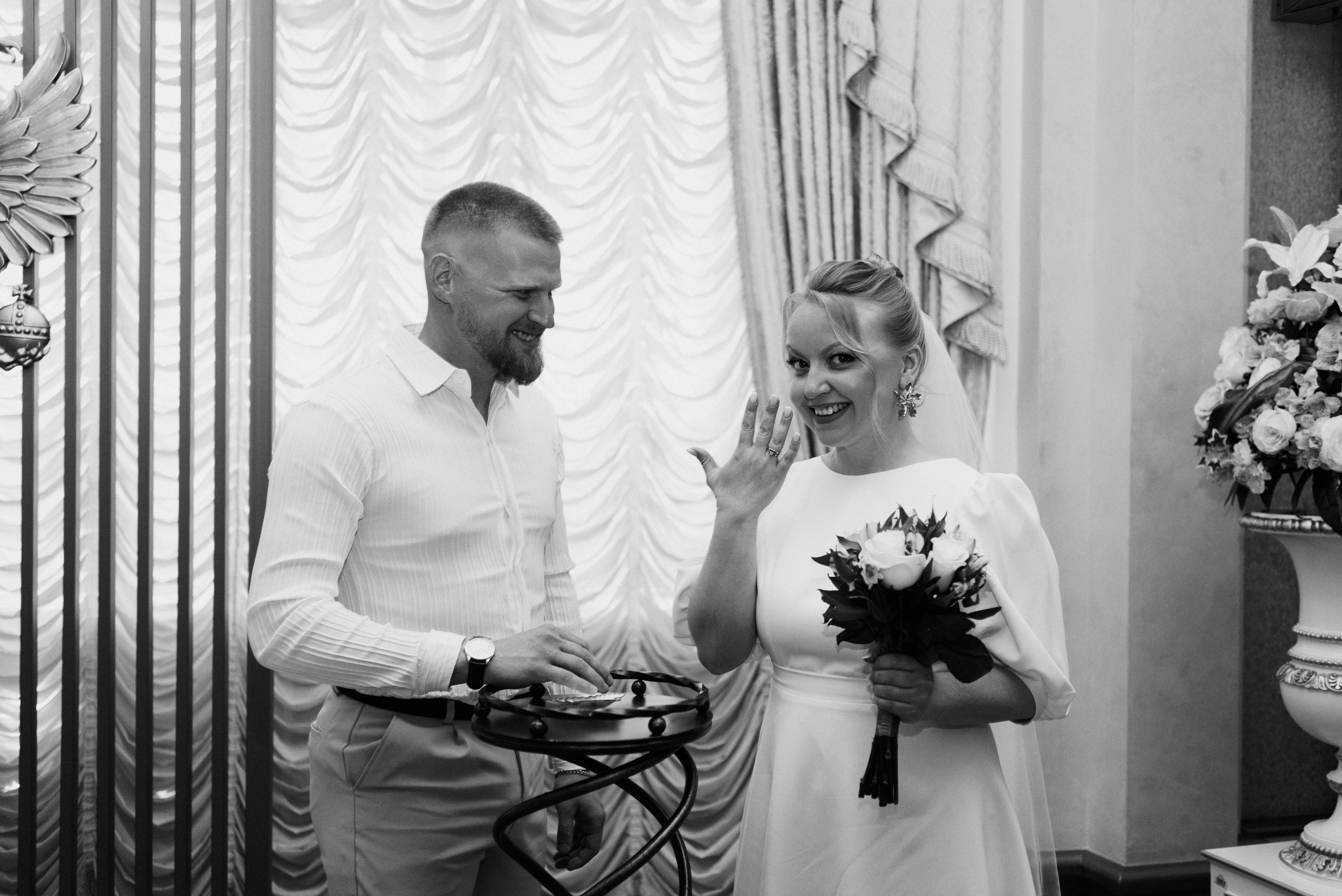 Свадебная фотосессия тюмень мост влюбленных. Фотограф Дарья Мустафина, Тюмень