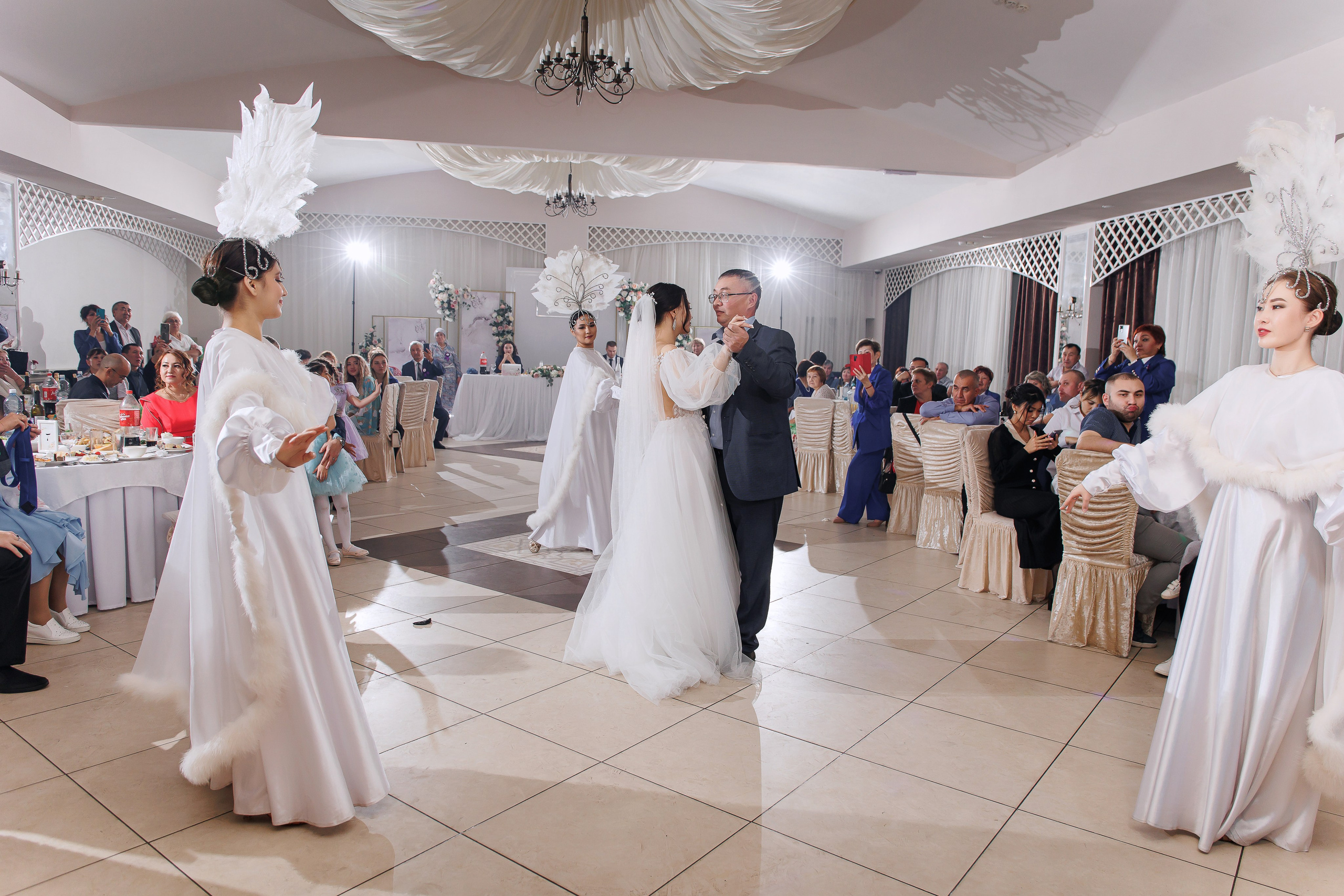 Karina & Bagdat. Anne Miller | Photographer