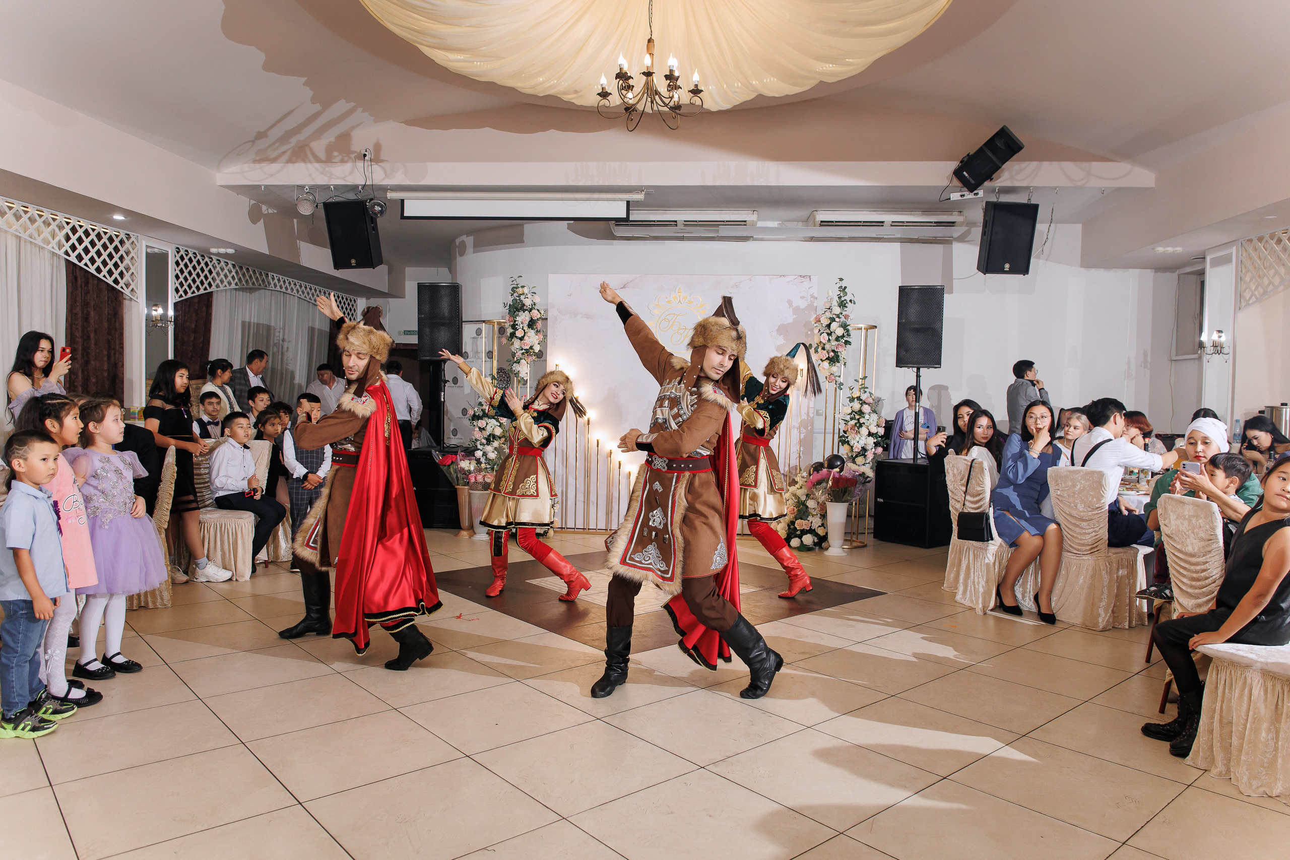 Karina & Bagdat. Anne Miller | Photographer