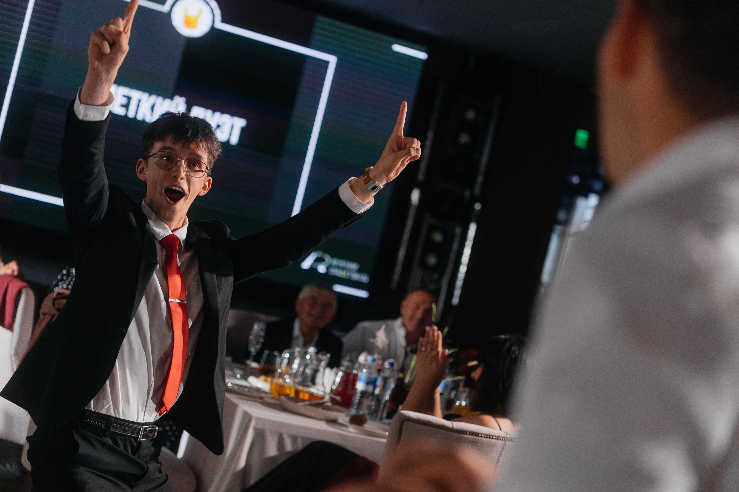 Rain falls down. Главная