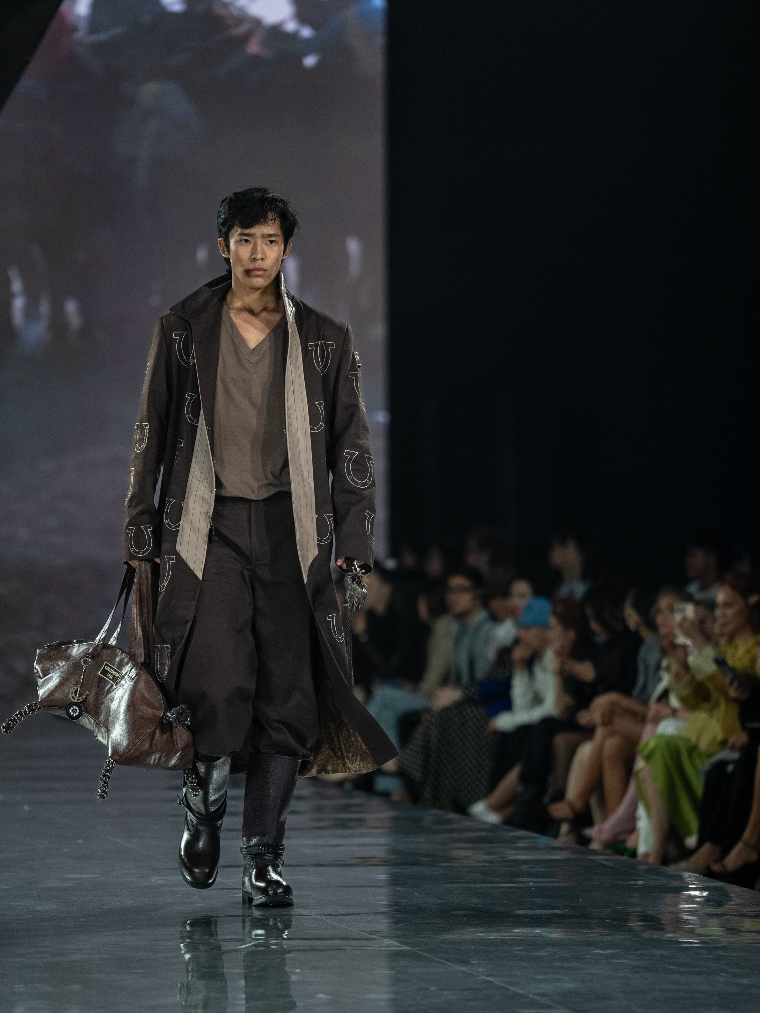 Visa Fashion Week Almaty Pre-Fall 2026 GAZHAIYIP. Сайт Алматинского НЮ АРТ, будуар и фэшн фотографа Дениса Карпенко