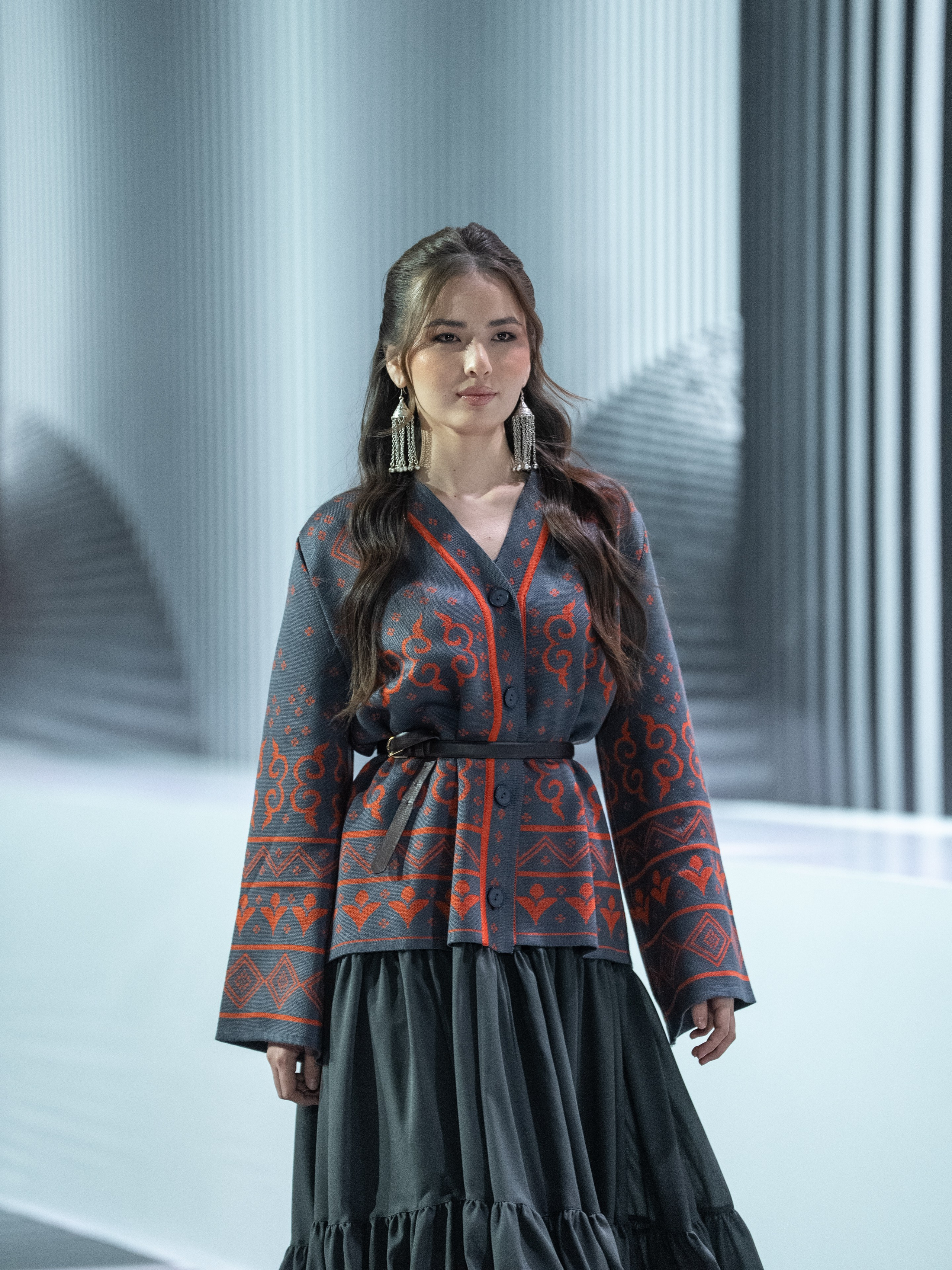 Brand AINASH QARA. Сайт Алматинского НЮ АРТ, будуар и фэшн фотографа Дениса Карпенко