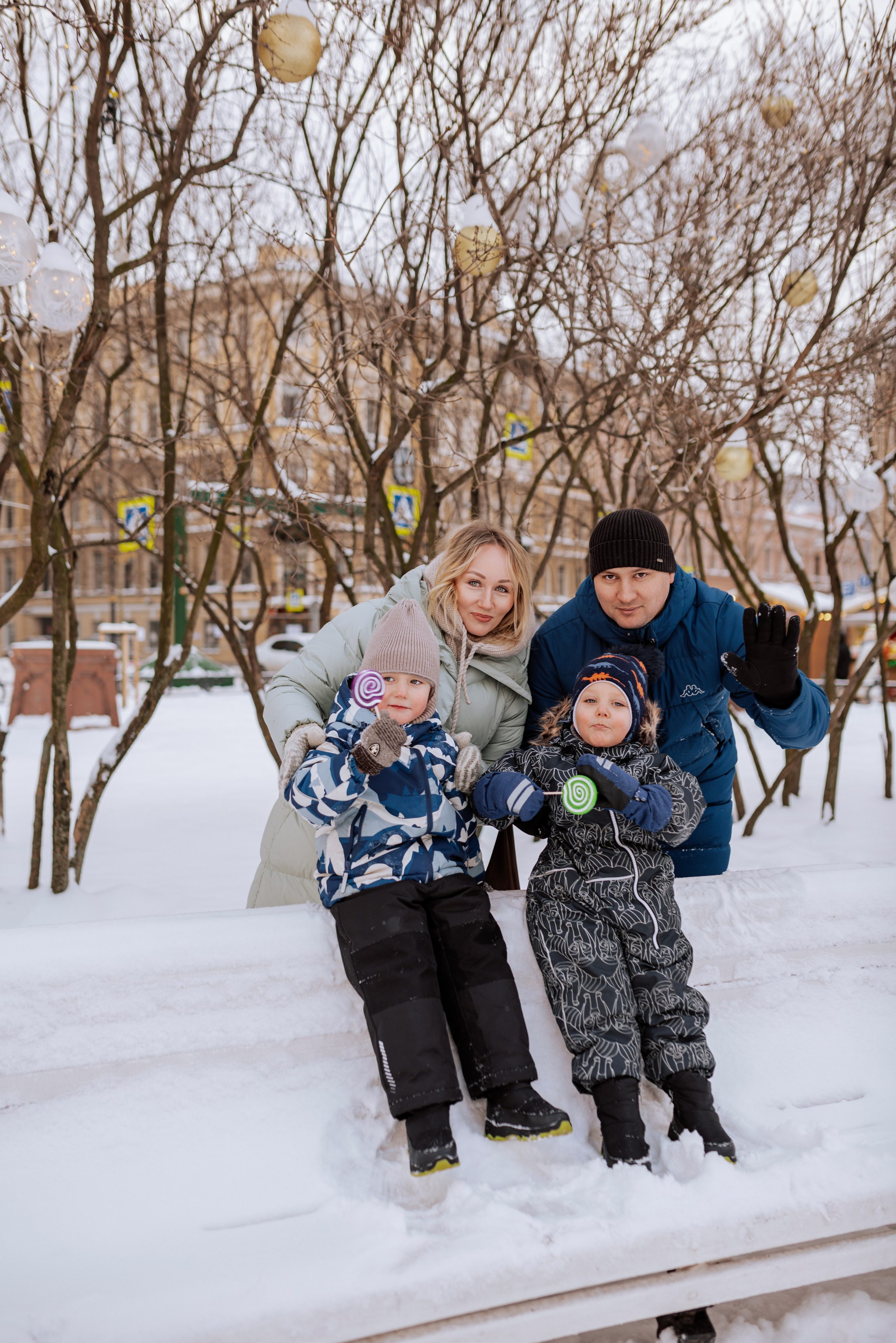 Семейная, Манежная площадь