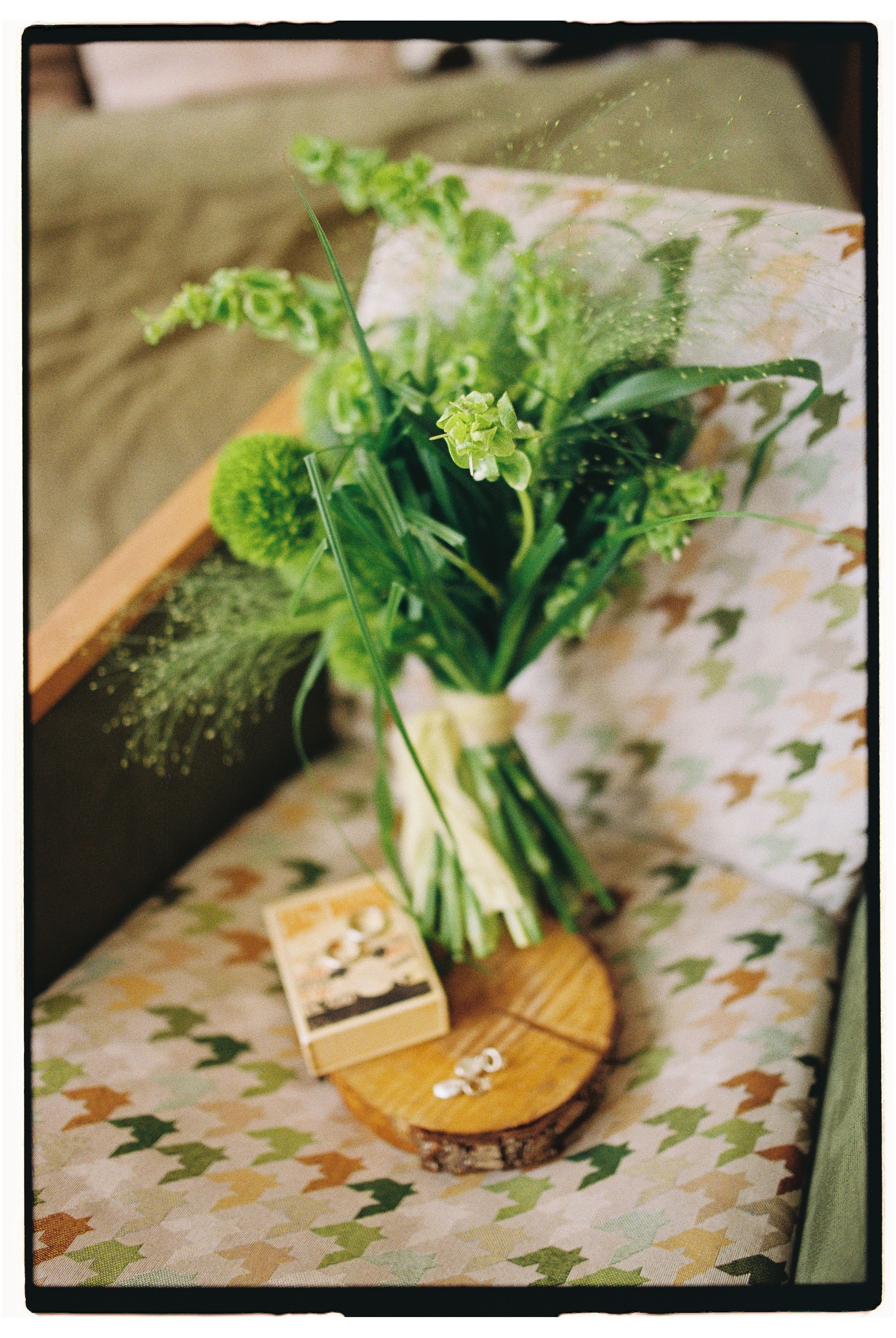 Зеленая тропа, уютная свадьба под дождем. Афина Ефимова. Свадебный фотограф Москва