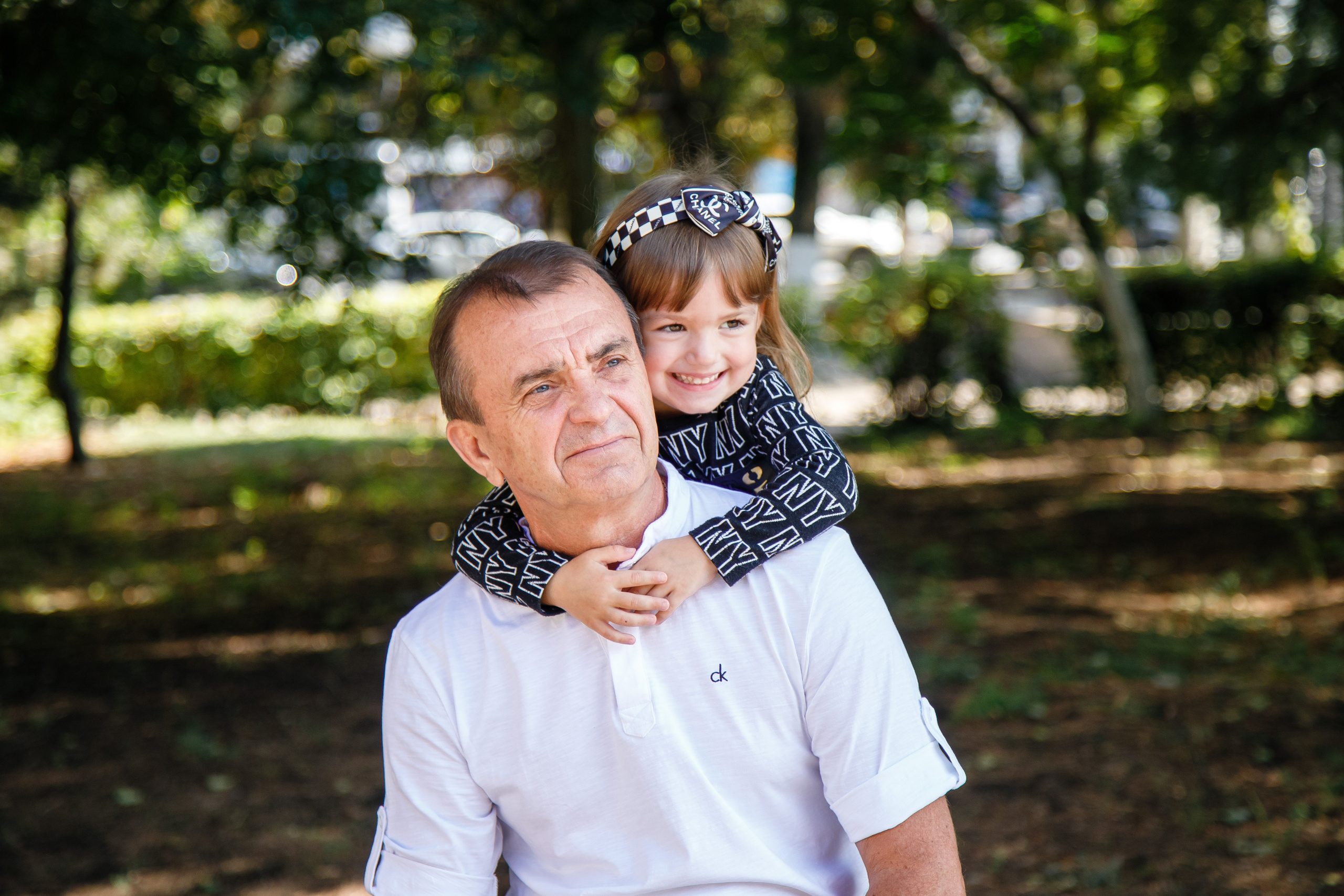 Прогулка с дедушкой. Выпускной альбом Шахты Ростов