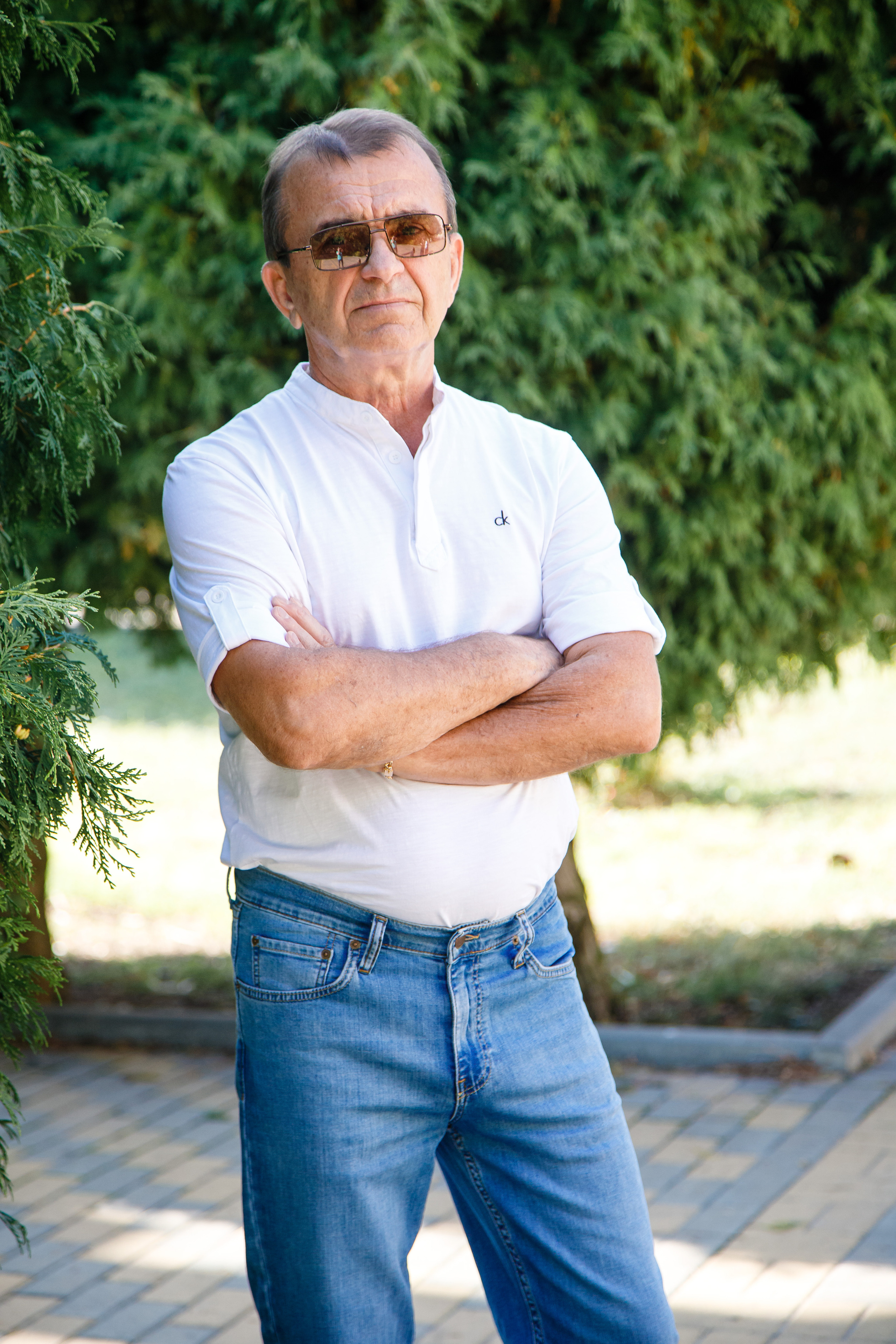 Прогулка с дедушкой. Выпускной альбом Шахты Ростов