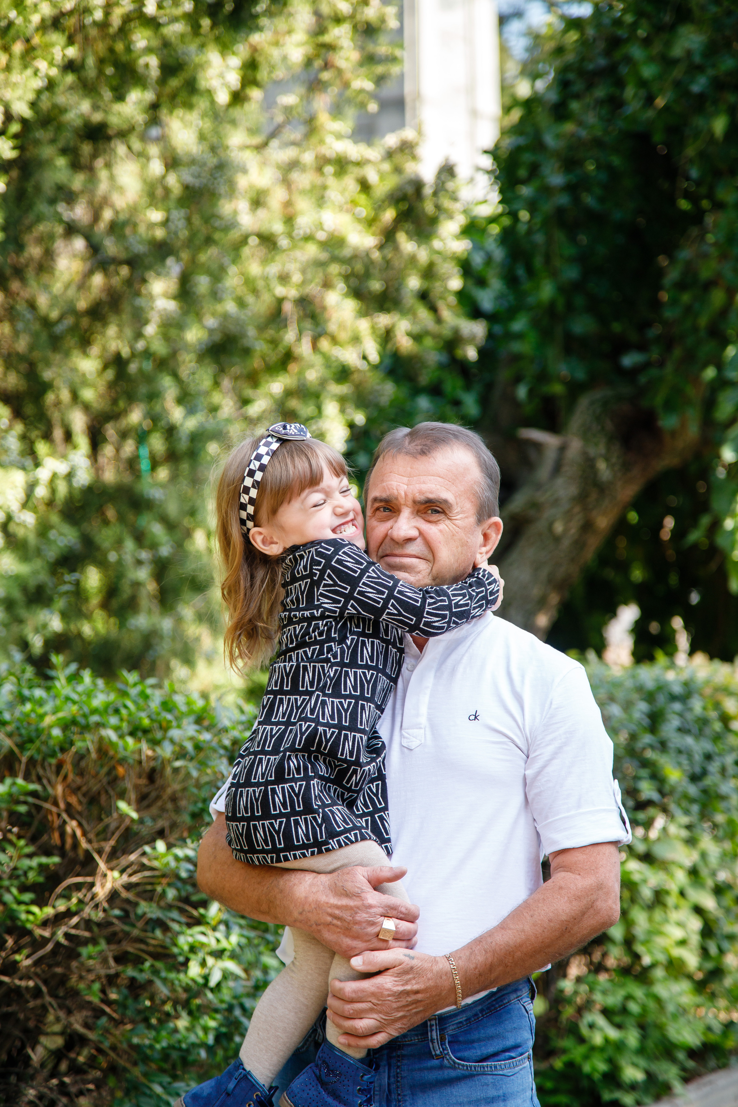 Прогулка с дедушкой. Выпускной альбом Шахты Ростов